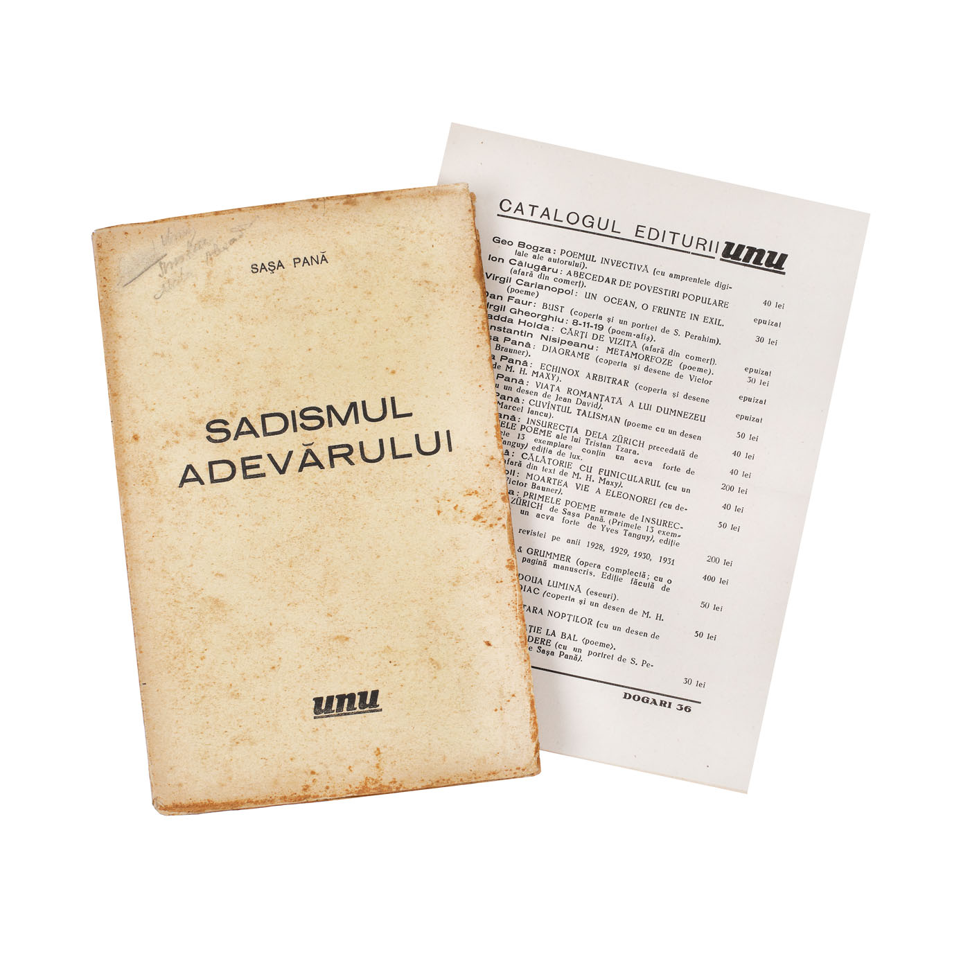Lot format dintr-un catalog al Editurii ”Unu” și volumul ”Sadismul adevărului”, de Sașa Pană, București, 1936, cu un colaj de Victor Brauner realizat după fotografii de Man Ray, provine din colecția poetului avangardist Sașa Pană