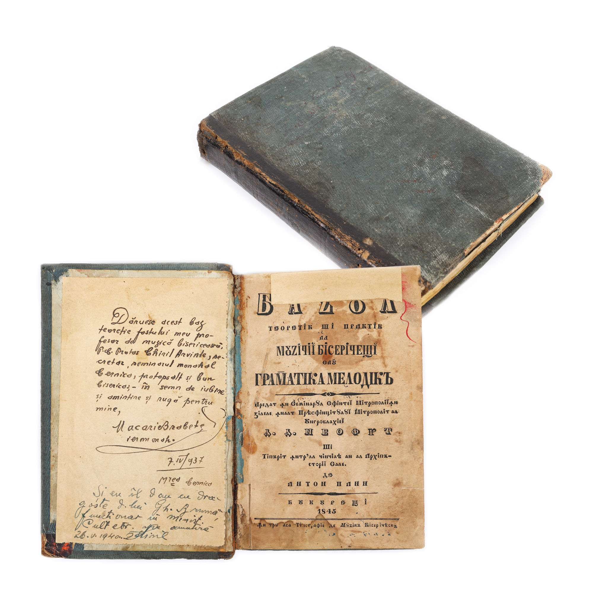 Colegat ”Bazul teoretic și practic al muzicii bisericești sau gramatica melodică”, de Anton Pann, prima ediție, București, 1845, și manuscris de muzică psaltică, cu dedicația și semnătura ieromonahului Macarie Brabete către părintele Chiril Arvinte, piesă rară, de colecție