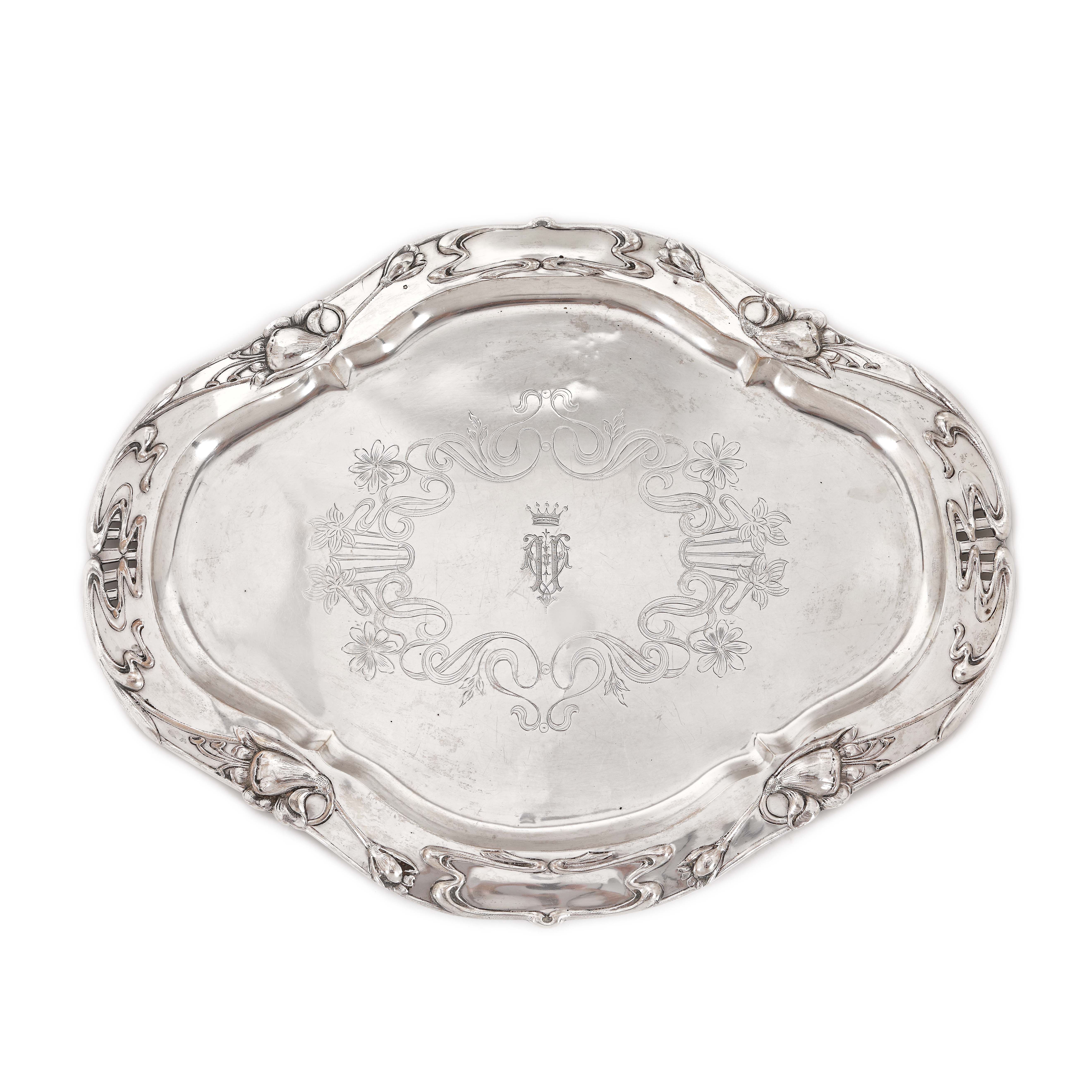 Tavă Sezession din argint, gravată, monogramată cu cifră princiară, cca. 1900