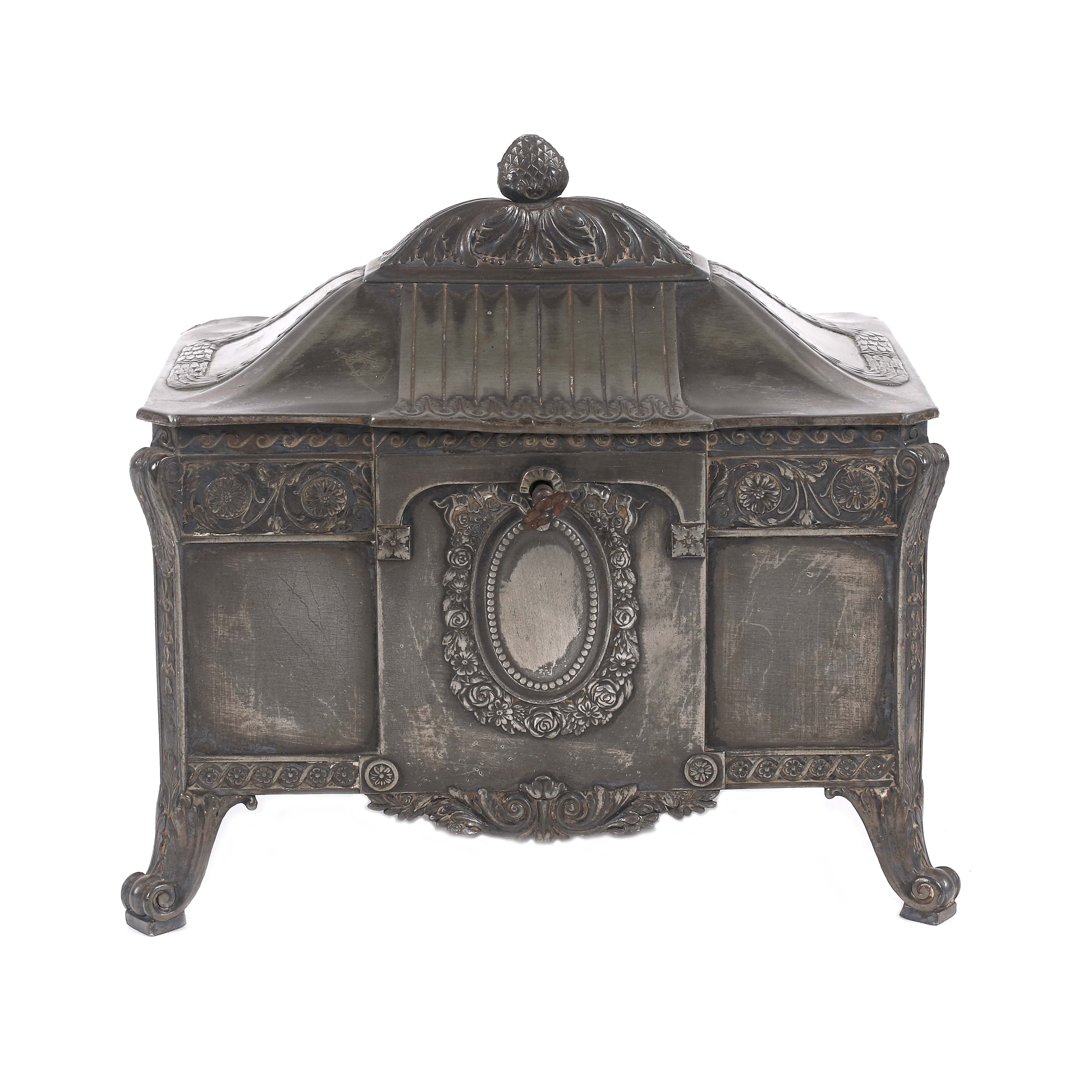 WMF box, with the brand of the Bazar Colon Montevideo retailer, approx. 1900