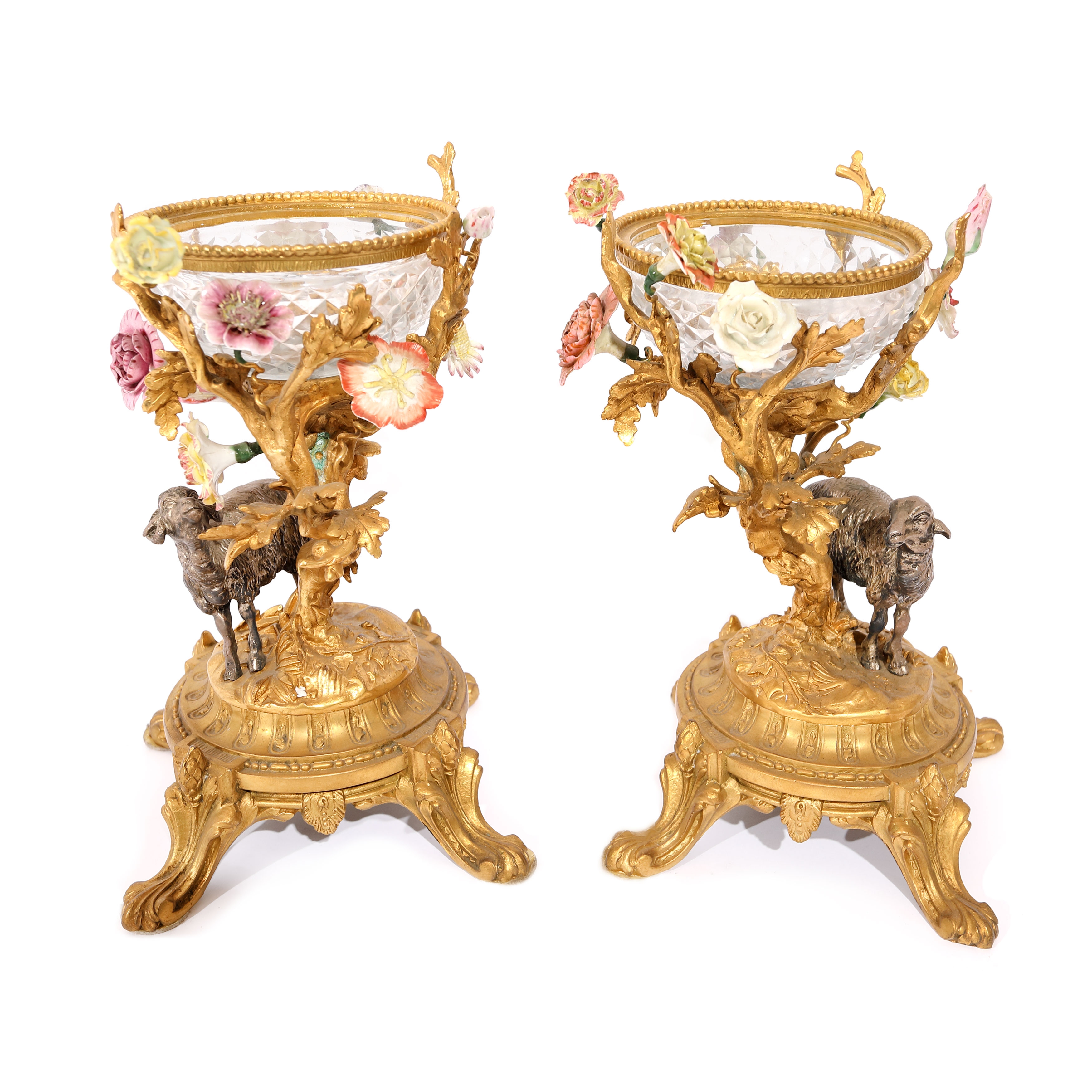 Pereche de cupe din cristal, cu montură și suport din bronz aurit, cu figurine pastorale și flori pictate, sec. XIX