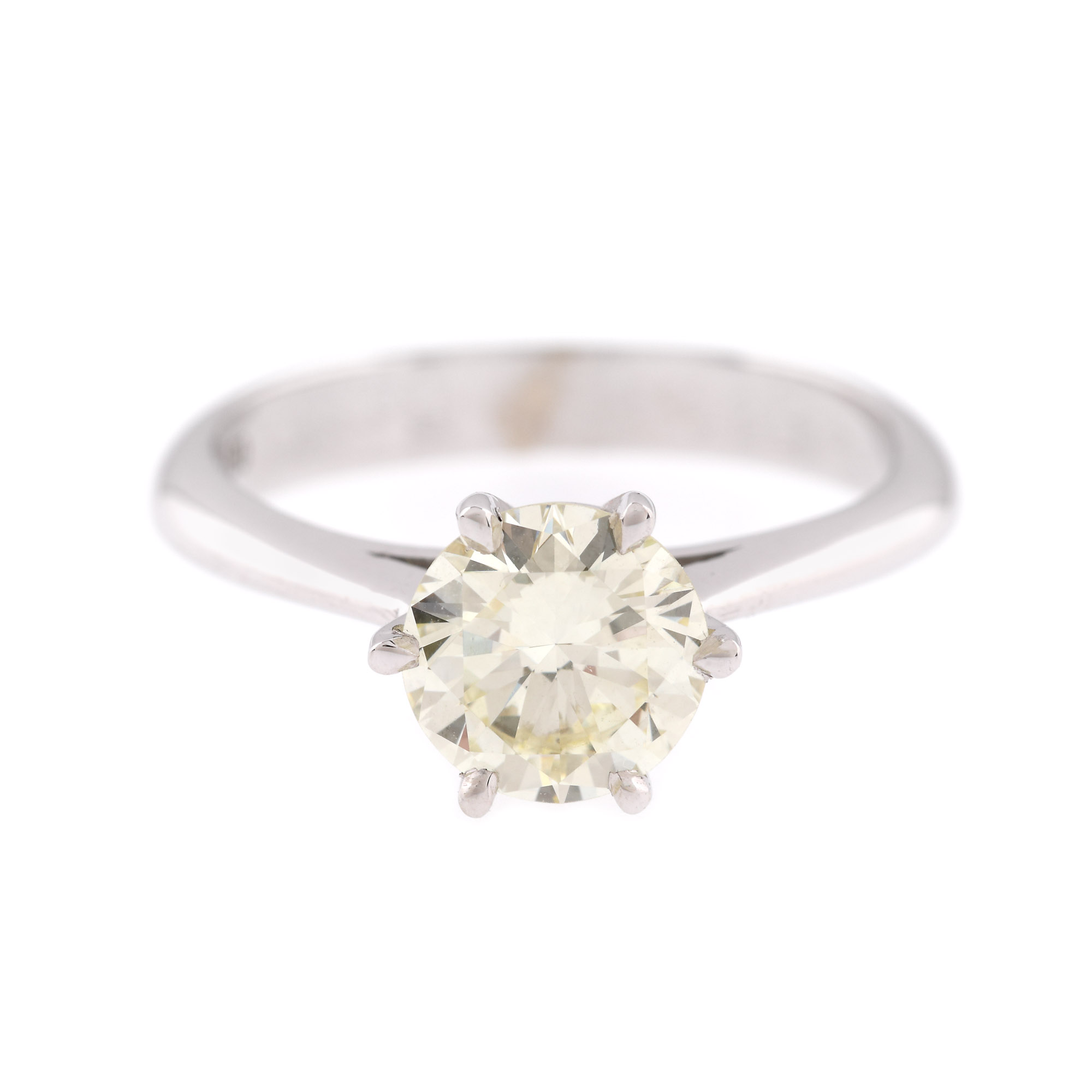 Inel din aur alb, decorat cu un diamant solitaire