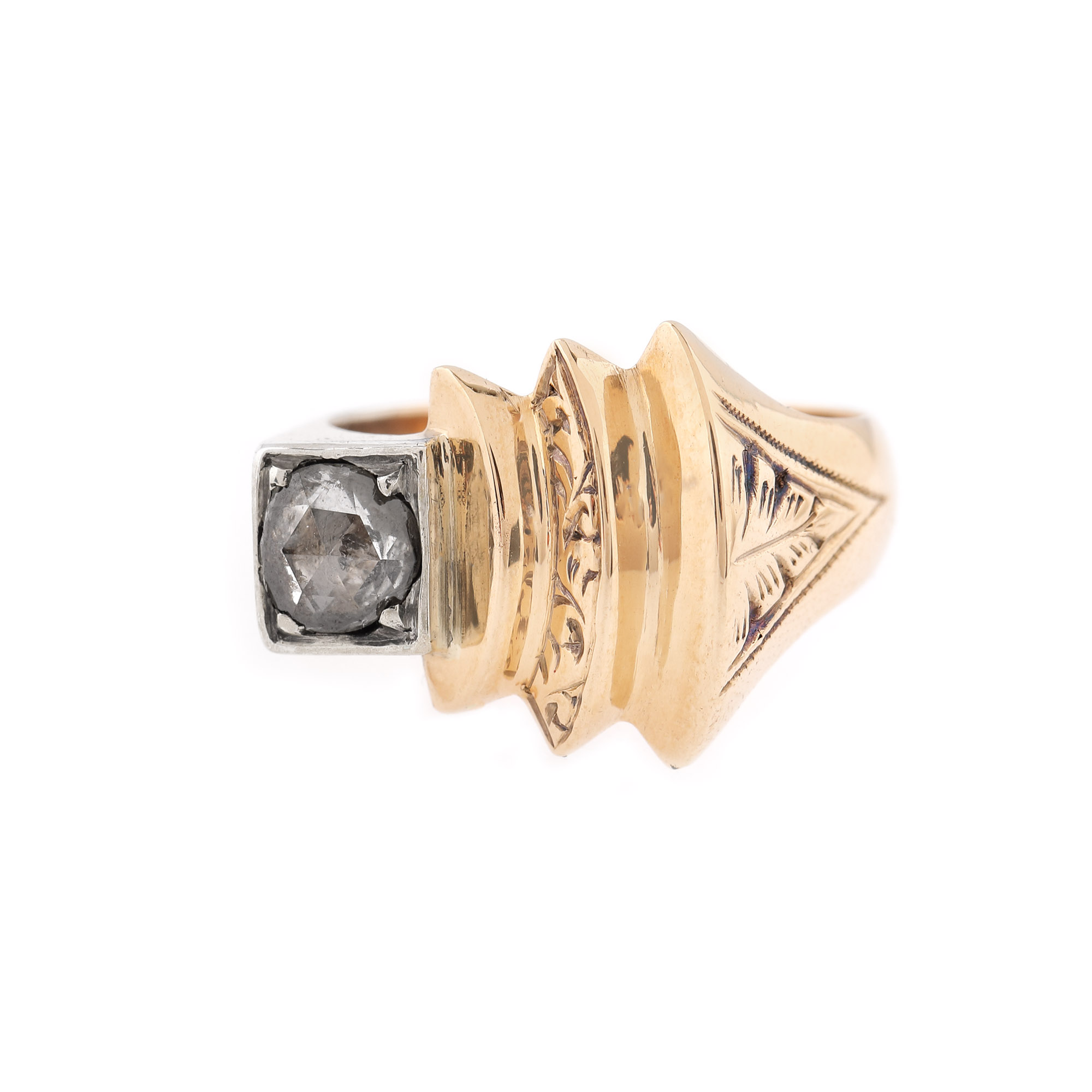 Gold ring, decorated with diamond and engraved with plant motifs