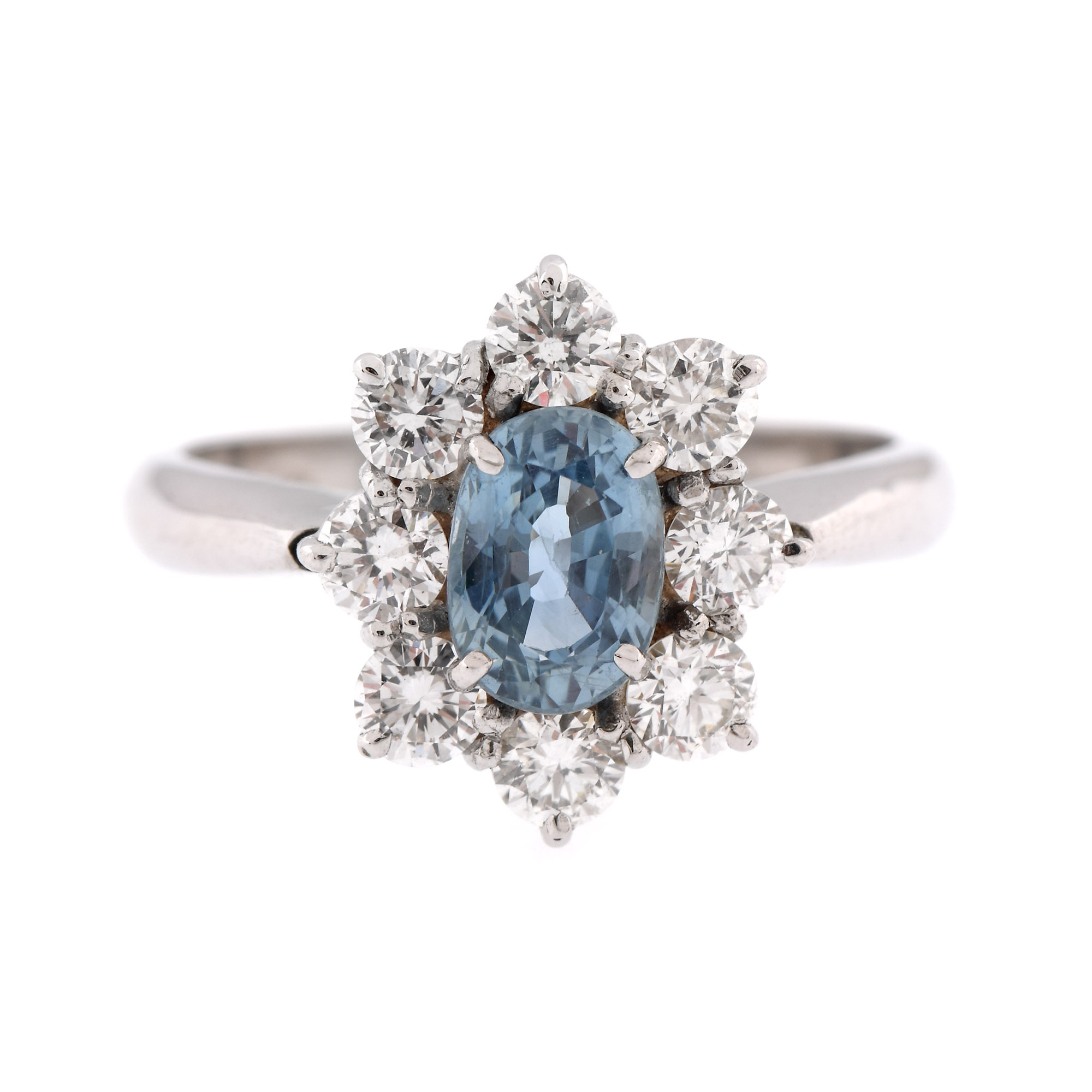White gold ring, with sapphire surrounded by diamonds