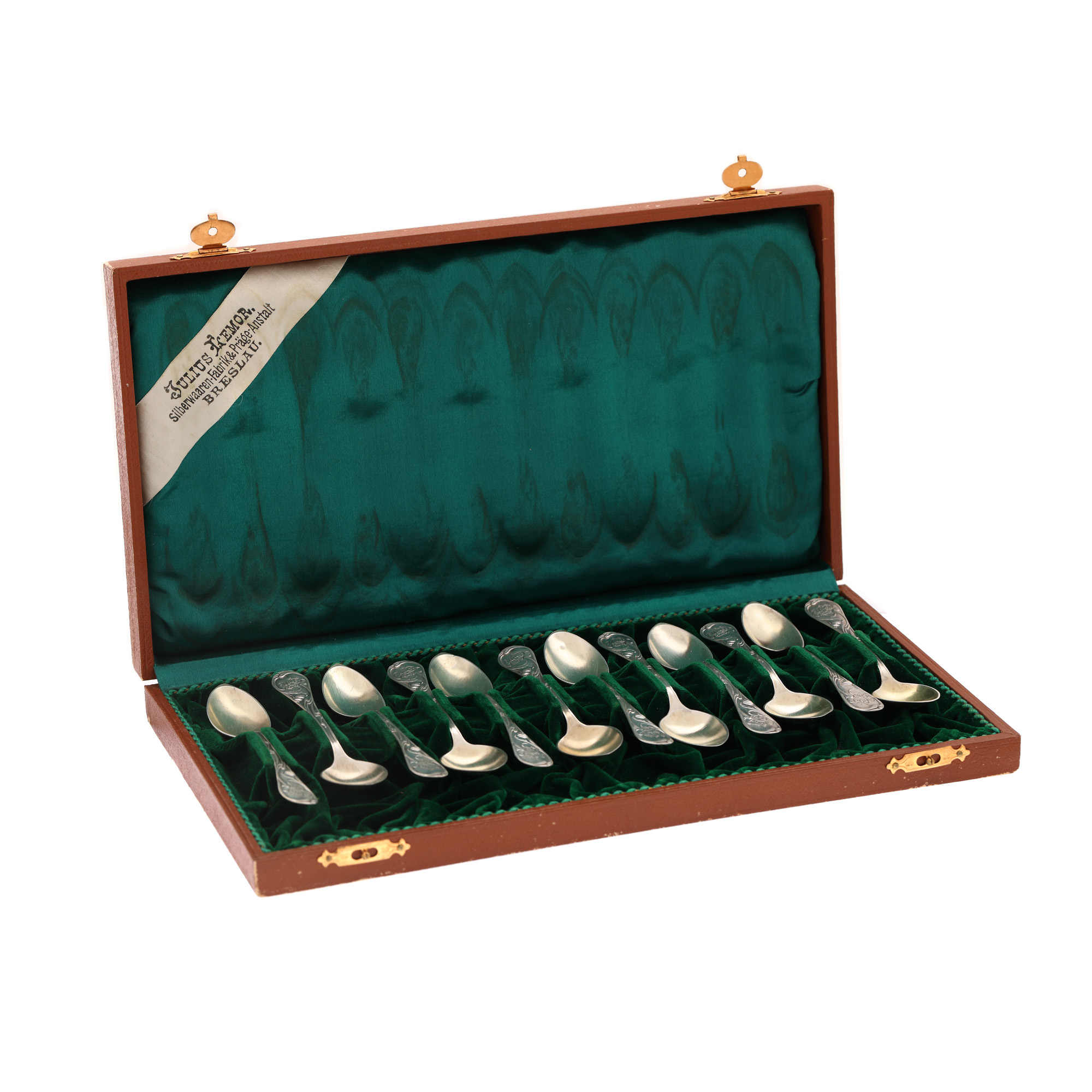 Set de 12 lingurițe Jugendstil din argint, decorat cu flori de iris și monogramă, cu poansonul magazinului Julius Lemor din Breslau, cca. 1885-1900, în cutia originală