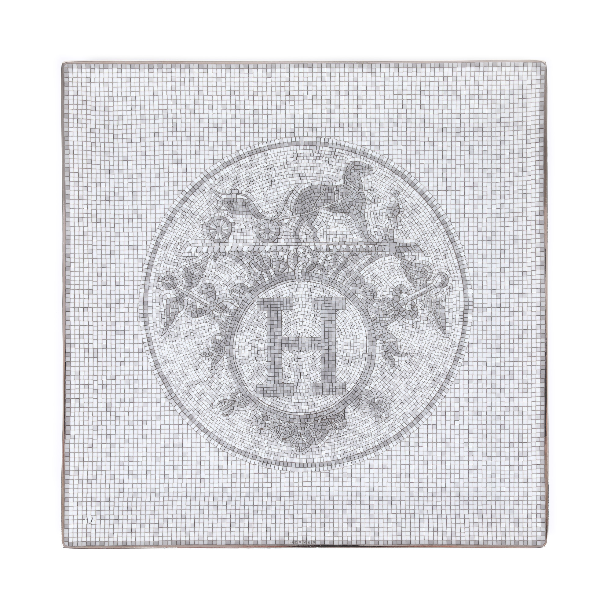 Farfurie Hermès, din porțelan, din colecția ”Mosaique au 24 platinum”, în cutia originală