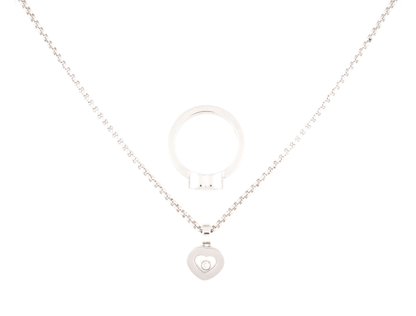 Set Chopard, compus din colier cu pandantiv-inimă și inel-inimă, din aur alb, decorat cu diamante 