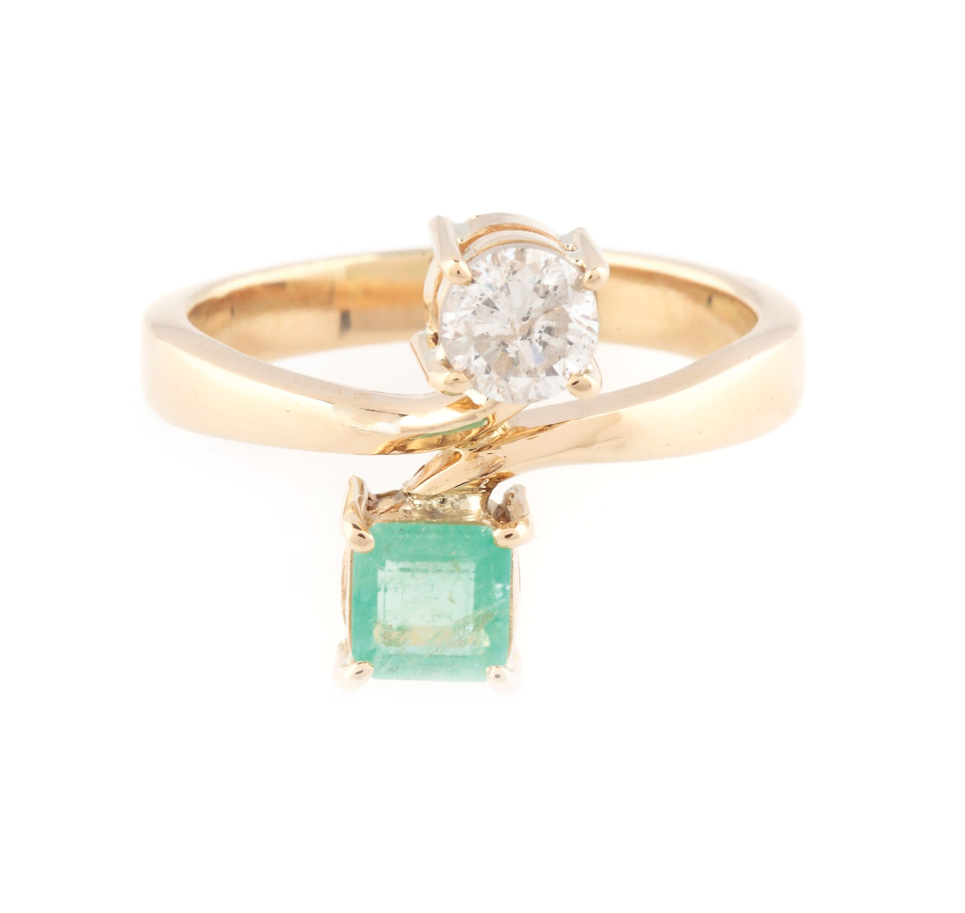 Gold ring set with an emerald and a diamond