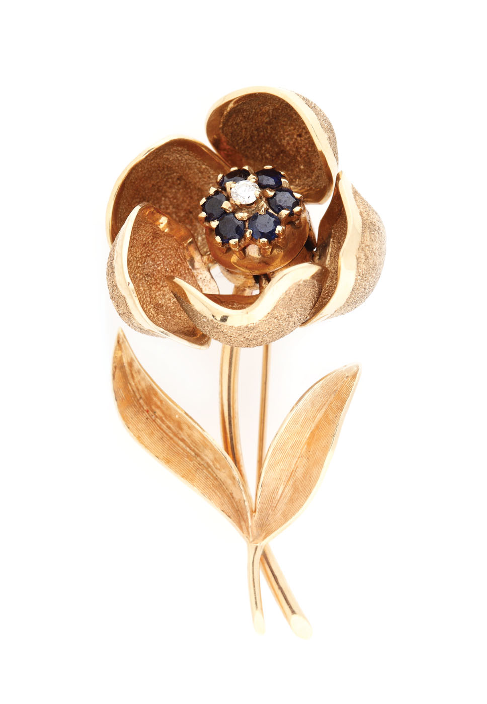 Fascinantă broșă din aur, în formă de floare, decorată cu petale mobile, safire și diamant