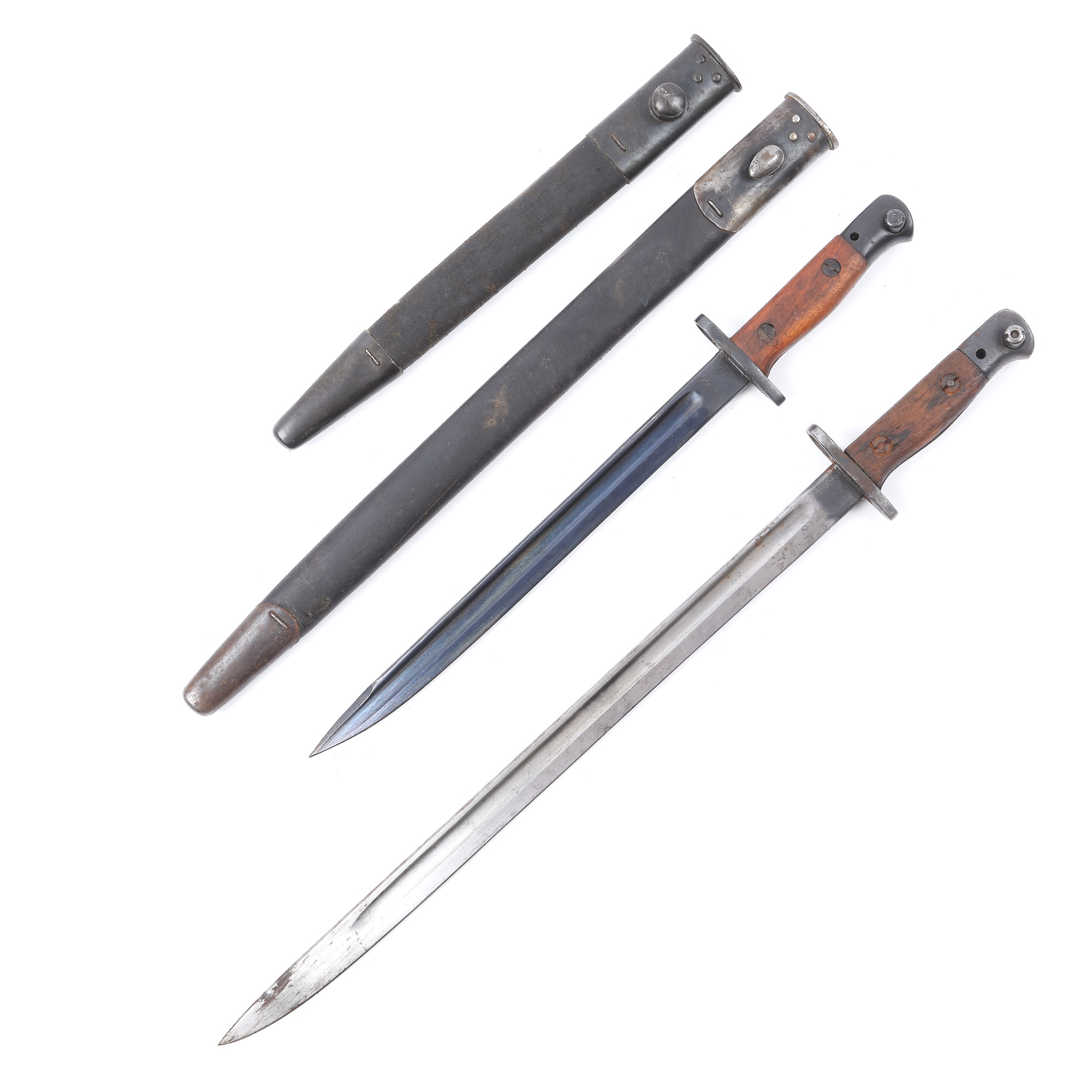 Pair of bayonets for Lee-Enfield rifle, model 1907, with sheath, Great Britain, early 20th century