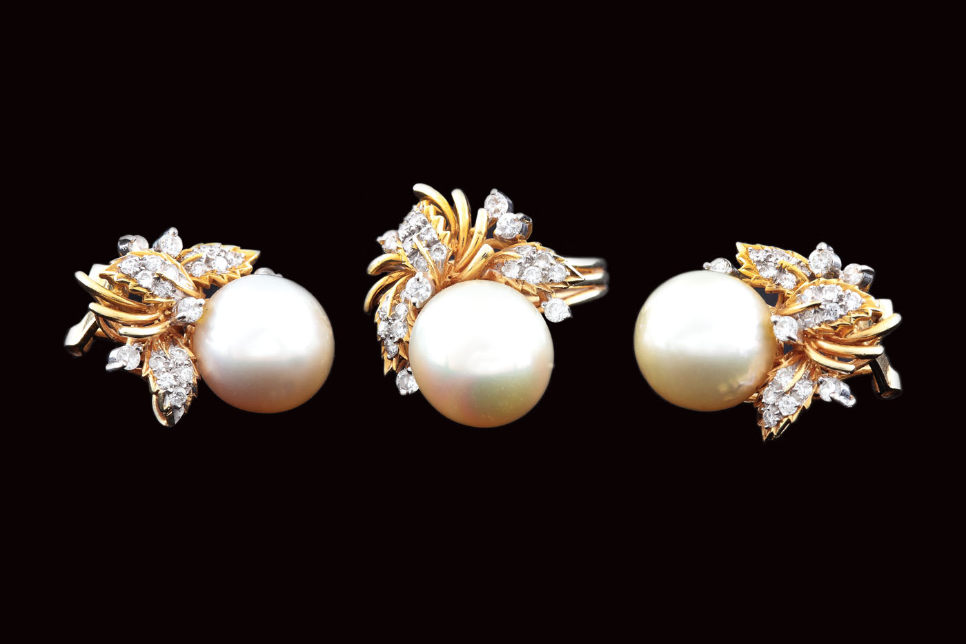 Set comprising a gold ring and pair of earrings, ornate with diamonds and pearls