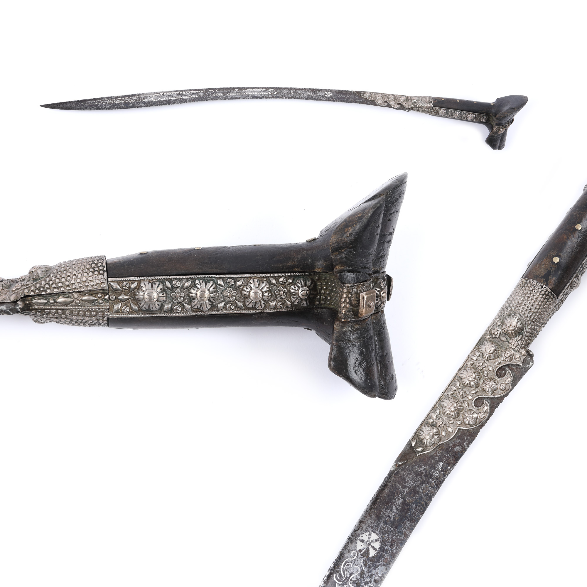 Ottoman yatagan, with silver-plated blade and horn and silver handle, 18th century