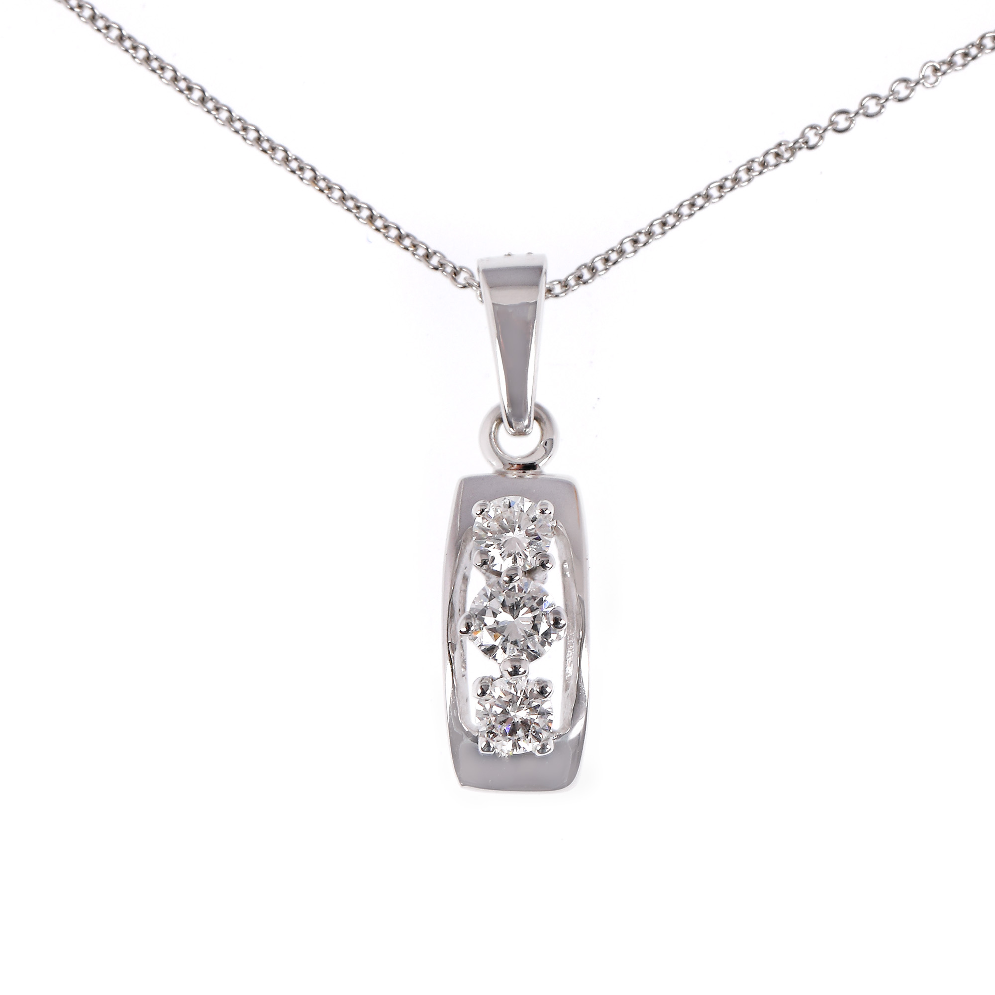 White gold chain with pendant, decorated with diamonds