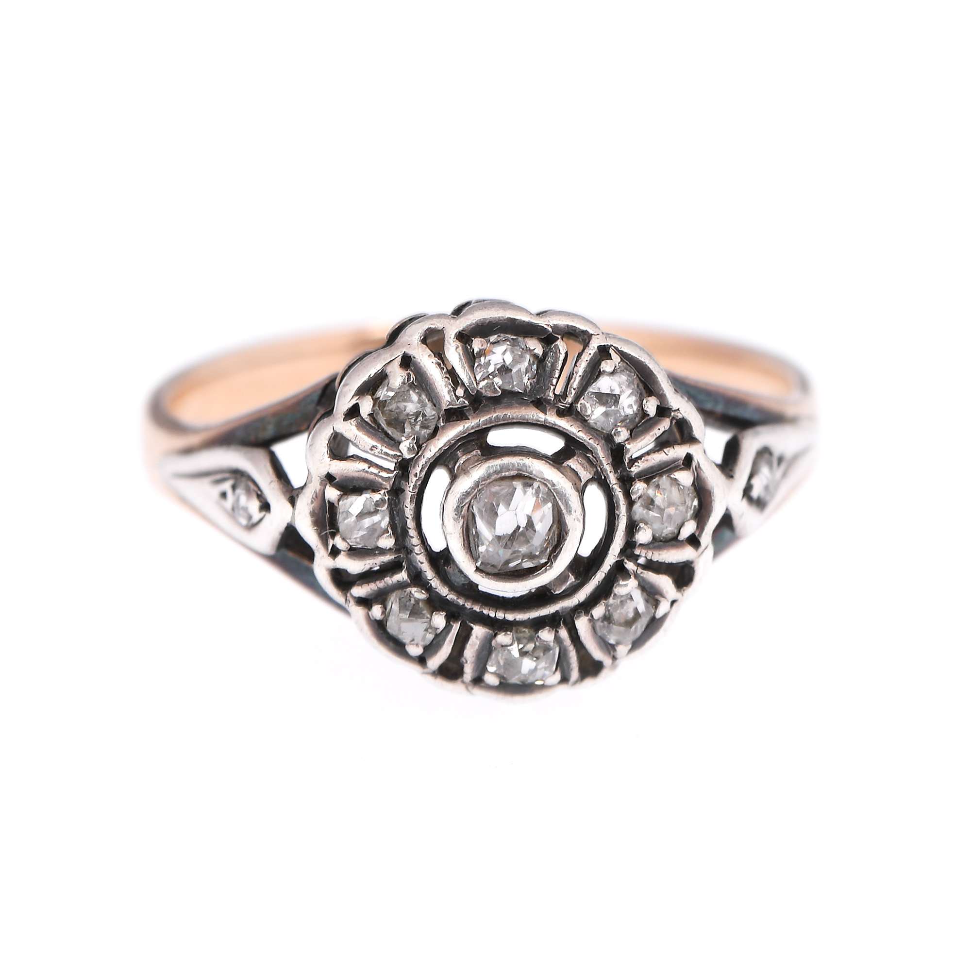 Gold and silver ring, decorated with rosette of diamonds
