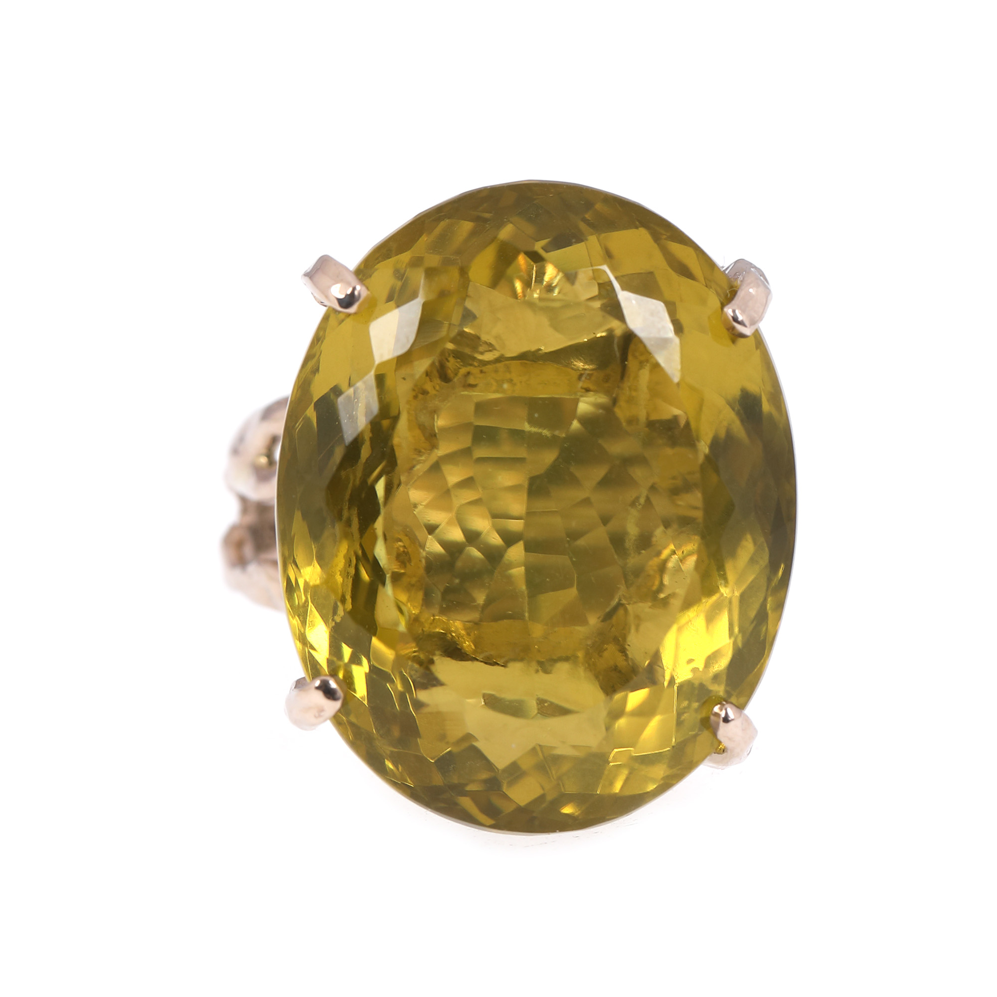 Imposing white gold ring, adorned with one lemon quartz