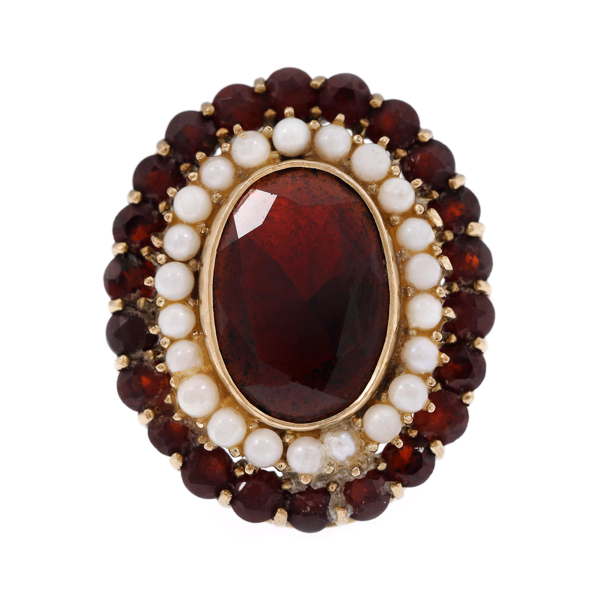 Gold ring, made in Victorian manner, adorned with garnets and pearls
