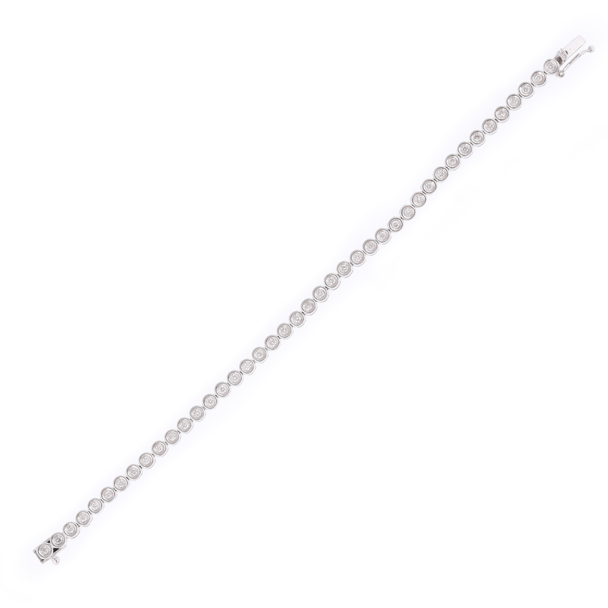 White gold bracelet, adorned with diamonds