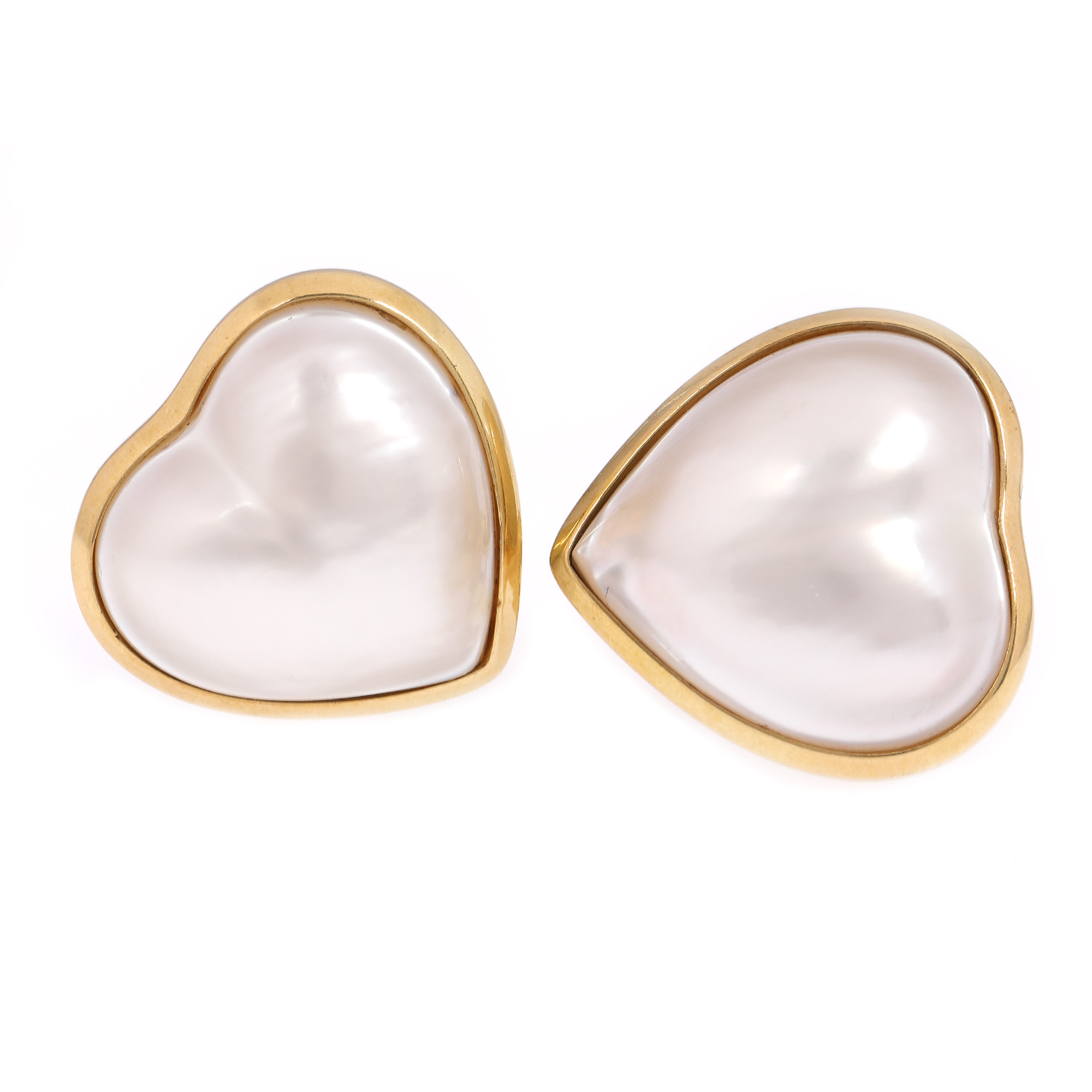 Pair of gold earrings, with heart-shaped Mabe pearls