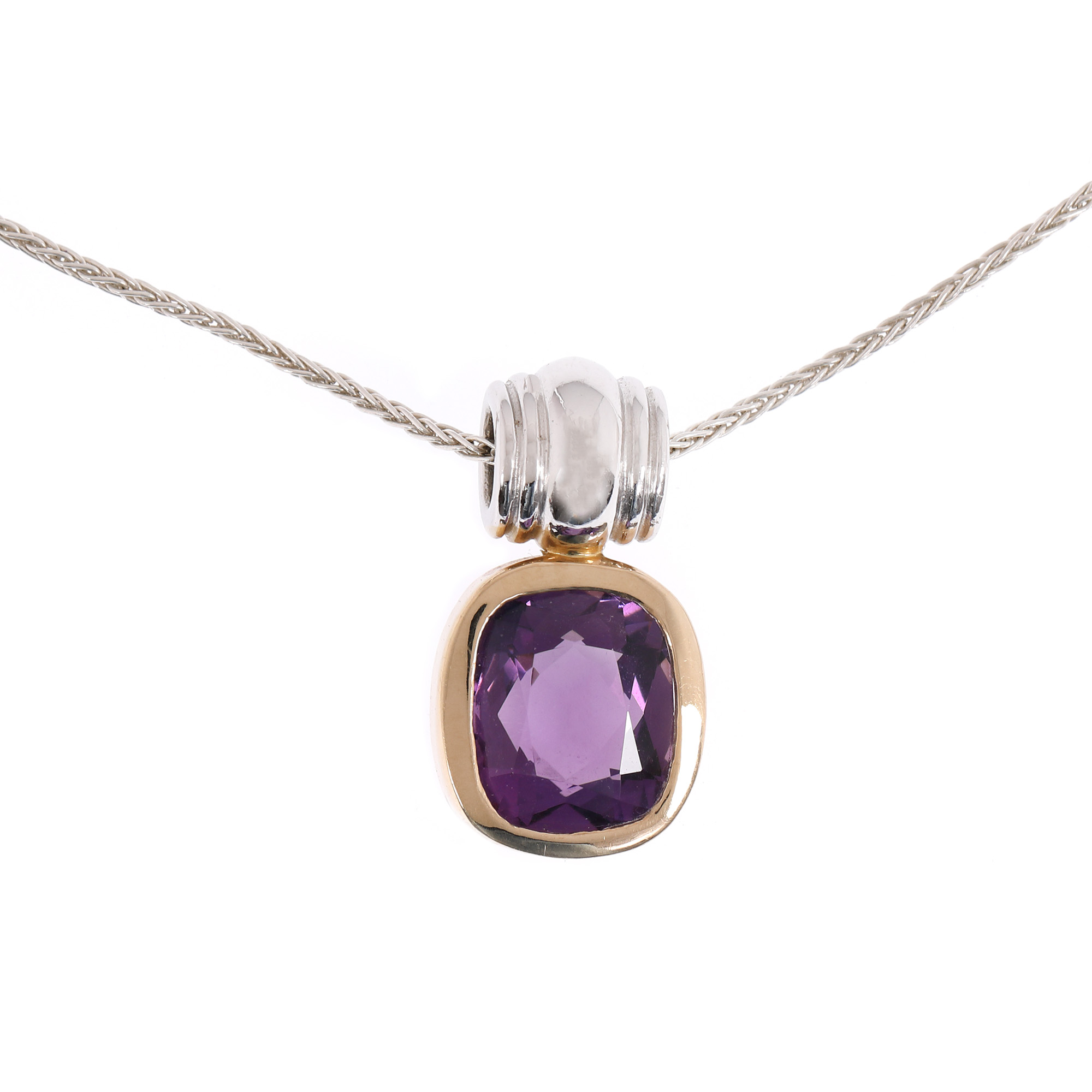 Silver chain with two-tone pendant, decorated with amethyst