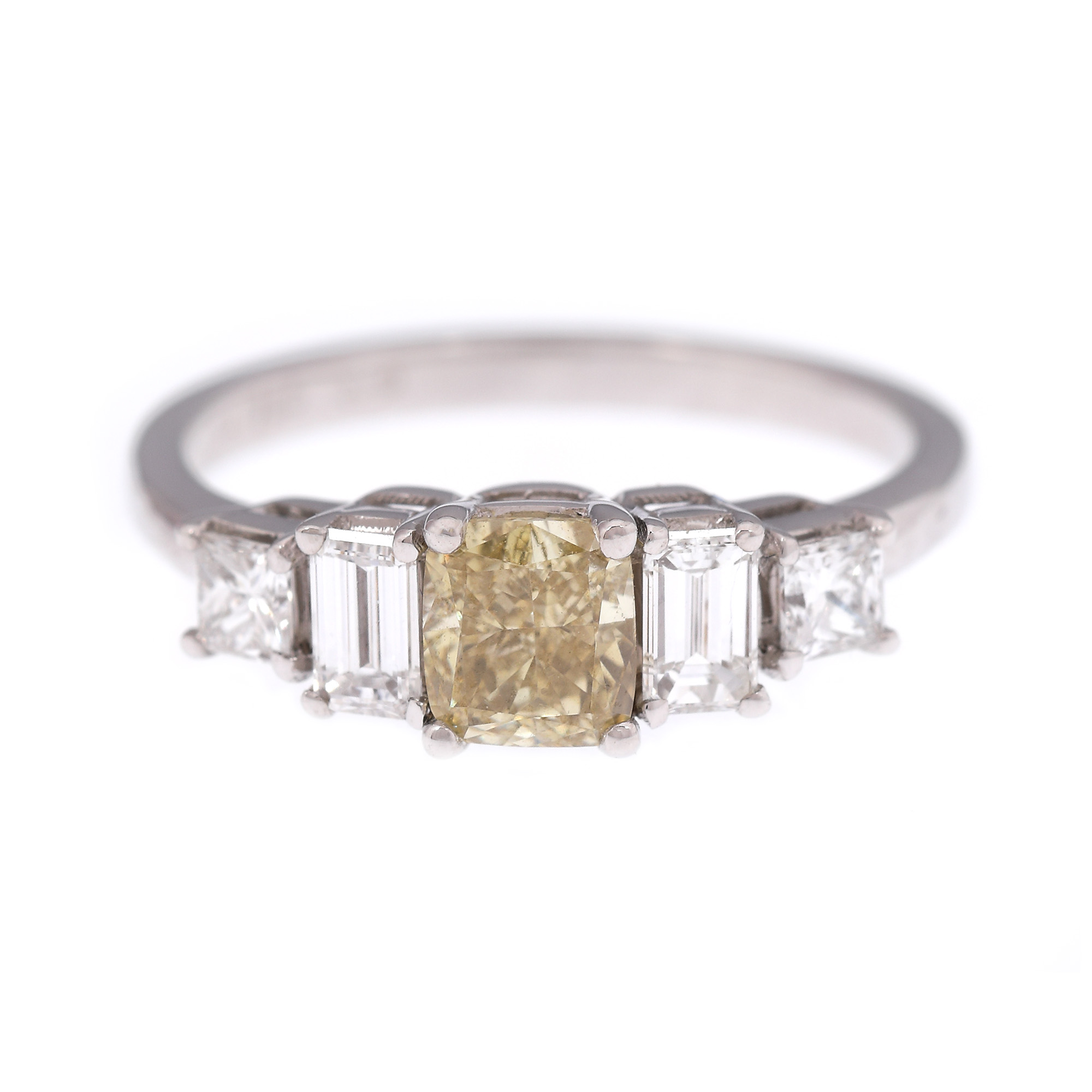 White gold ring, decorated with one fancy yellow diamond and side-by-side diamonds