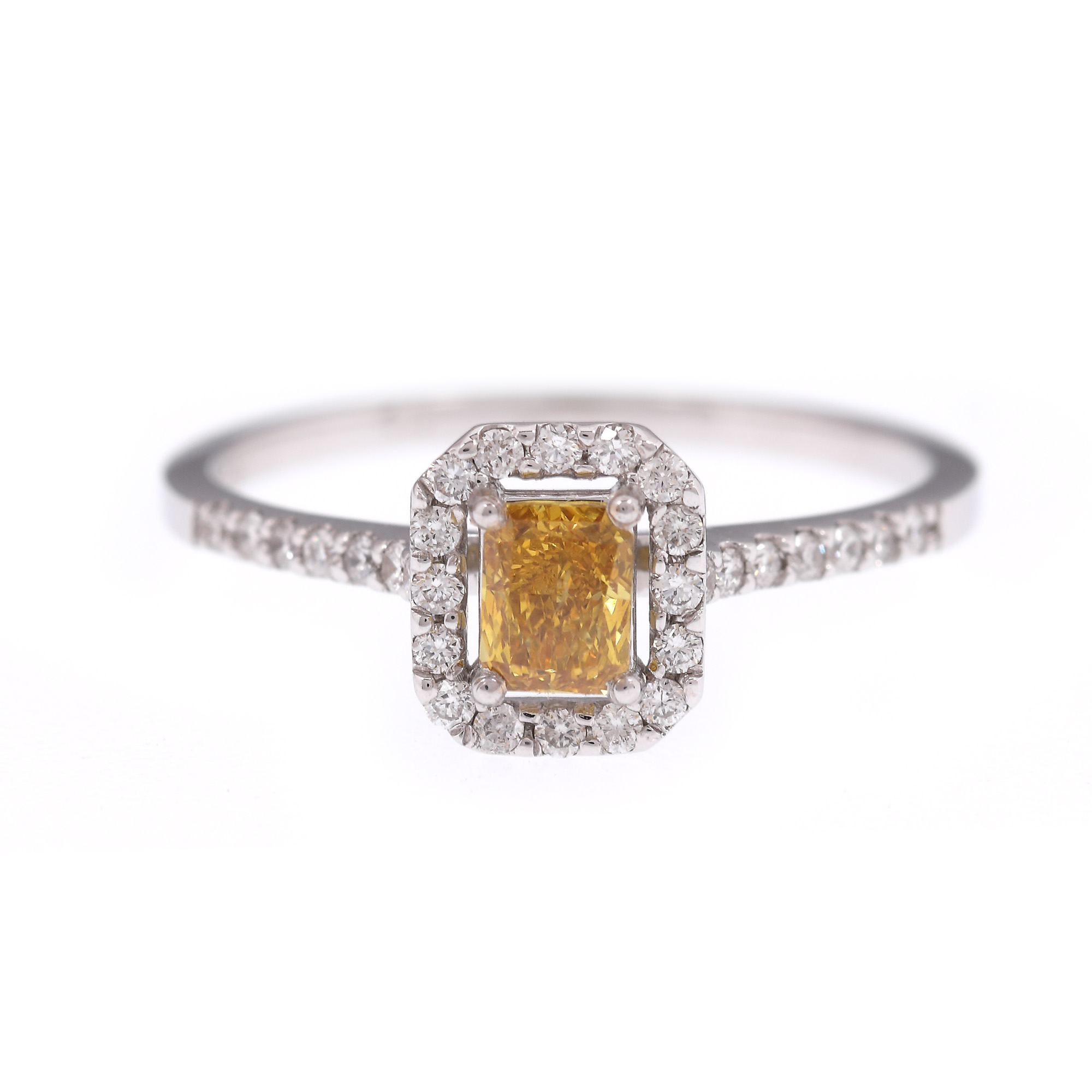 White gold ring, adorned with one yellow diamond, surrounded by brilliant cut diamonds
