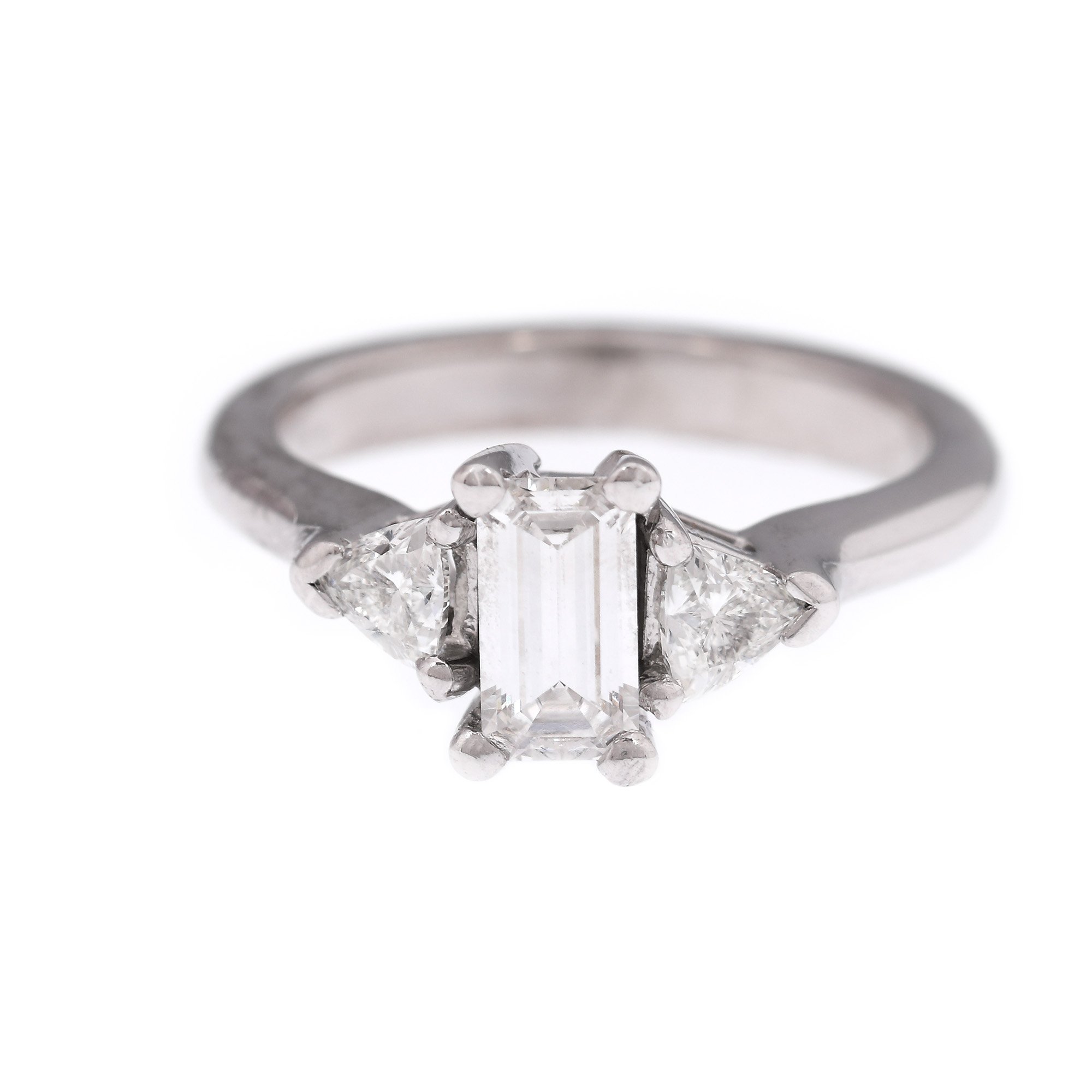 White gold ring, adorned with diamond flanked by two other trillion cut diamonds
