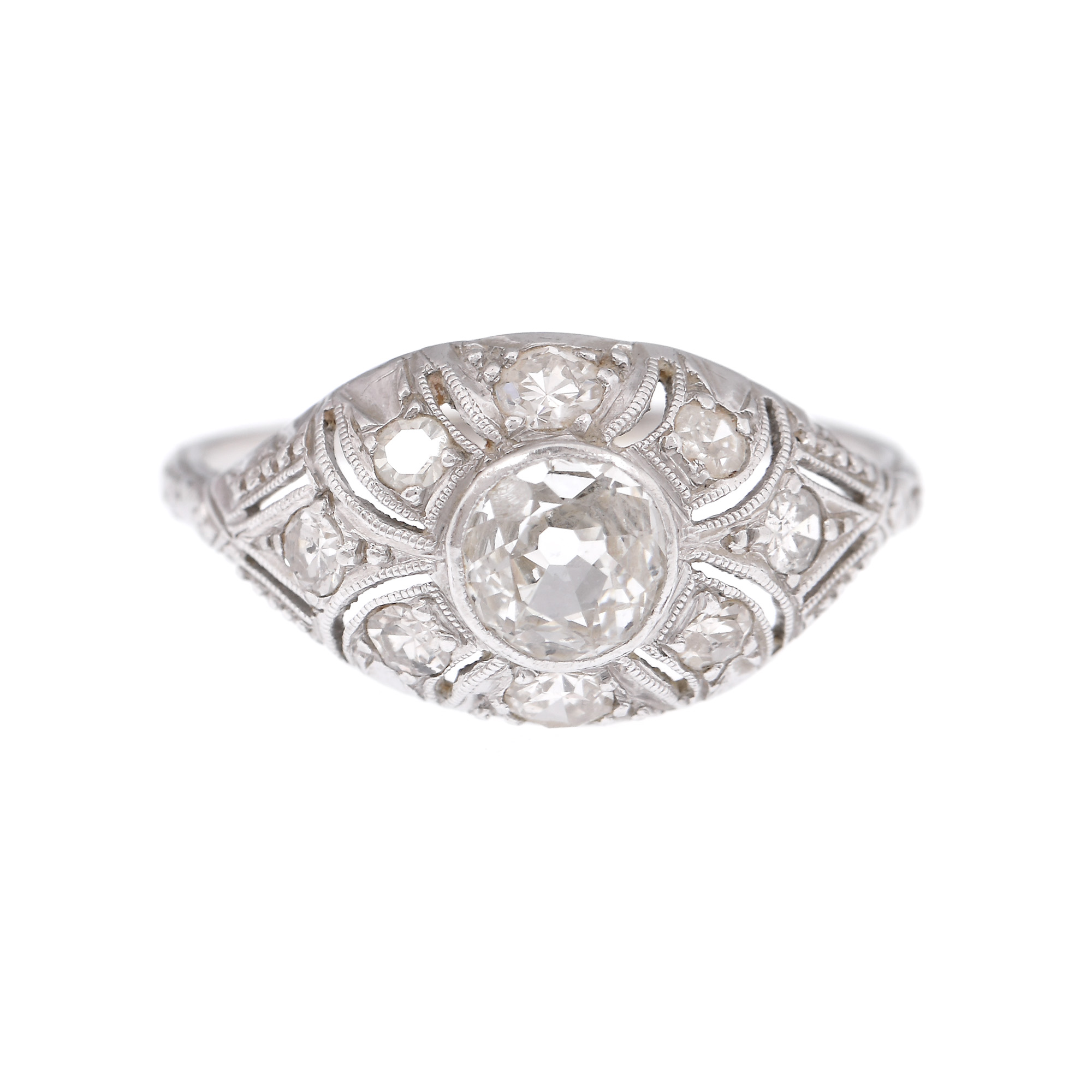 Platinum and white gold ring, Edwardian manner, decorated with diamonds