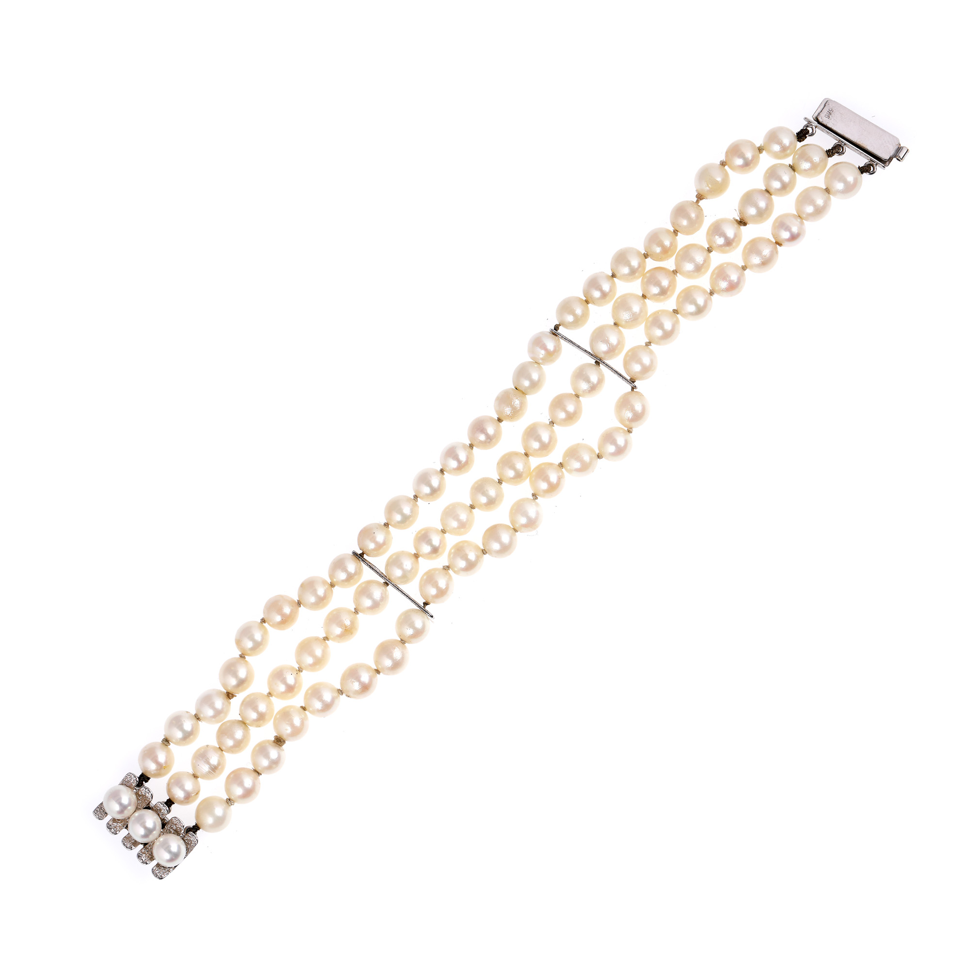 Pearl bracelet with white gold clasps