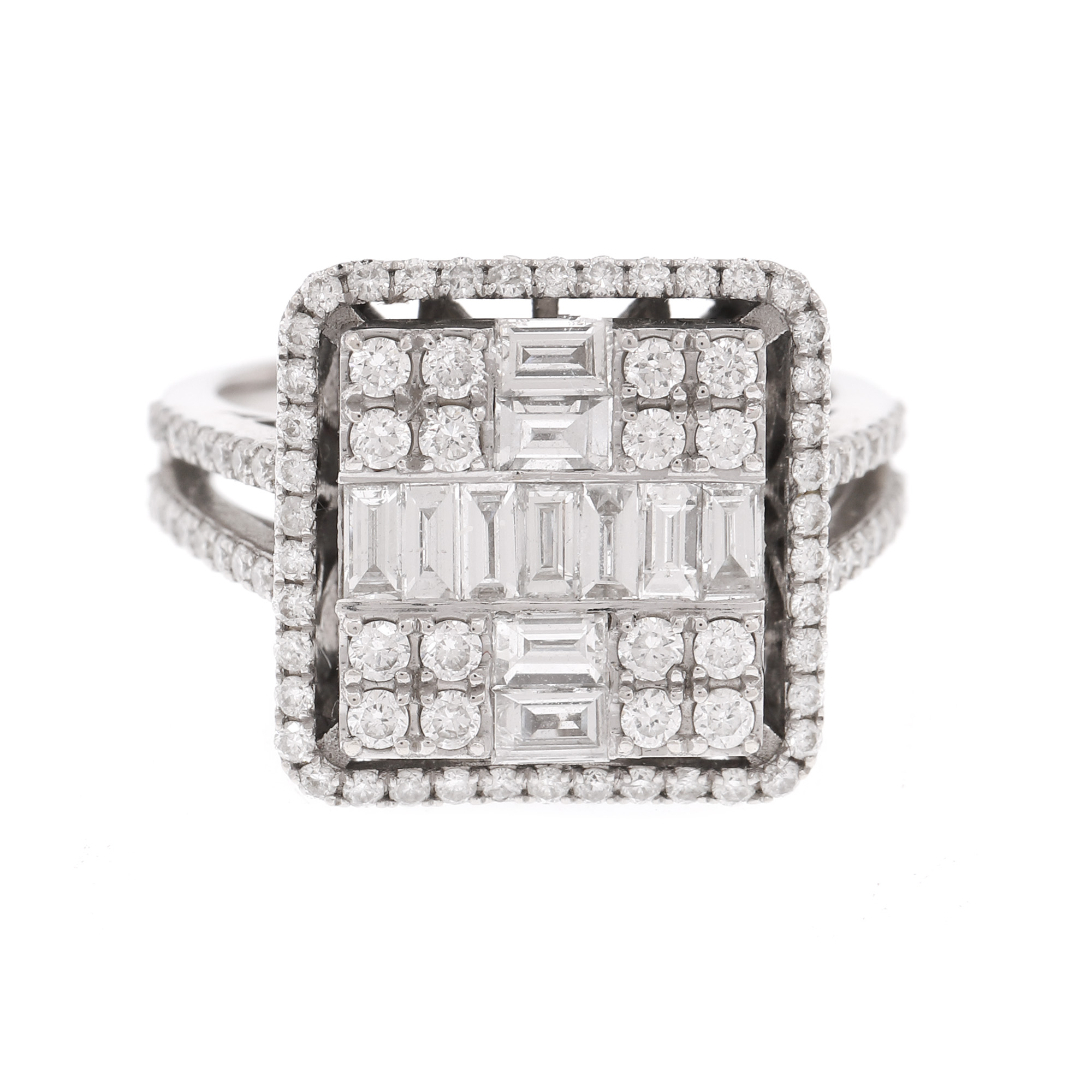 White gold ring, decorated with brilliant cut and baguette diamonds 
