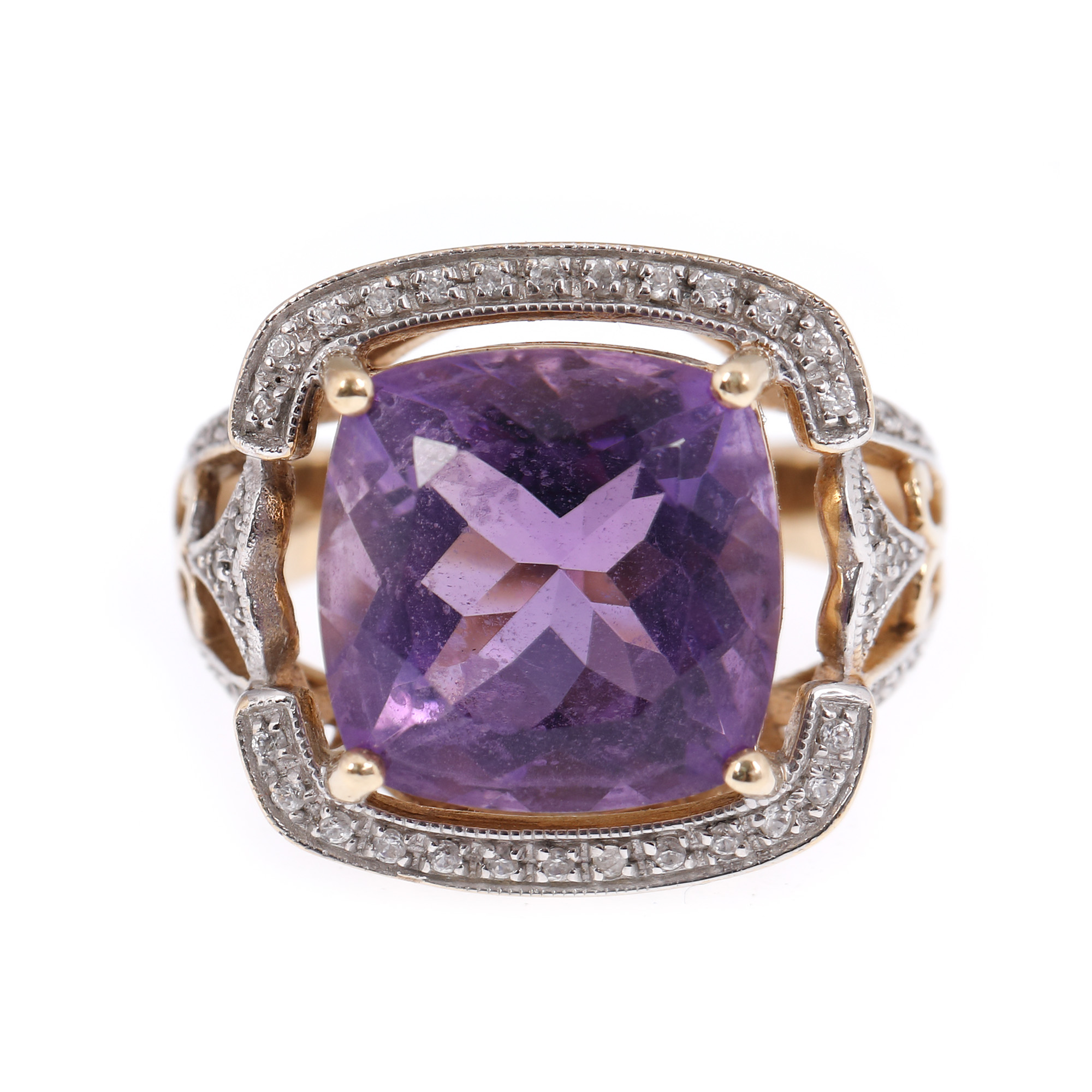 Gold ring, decorated with amethyst and surrounding topazes