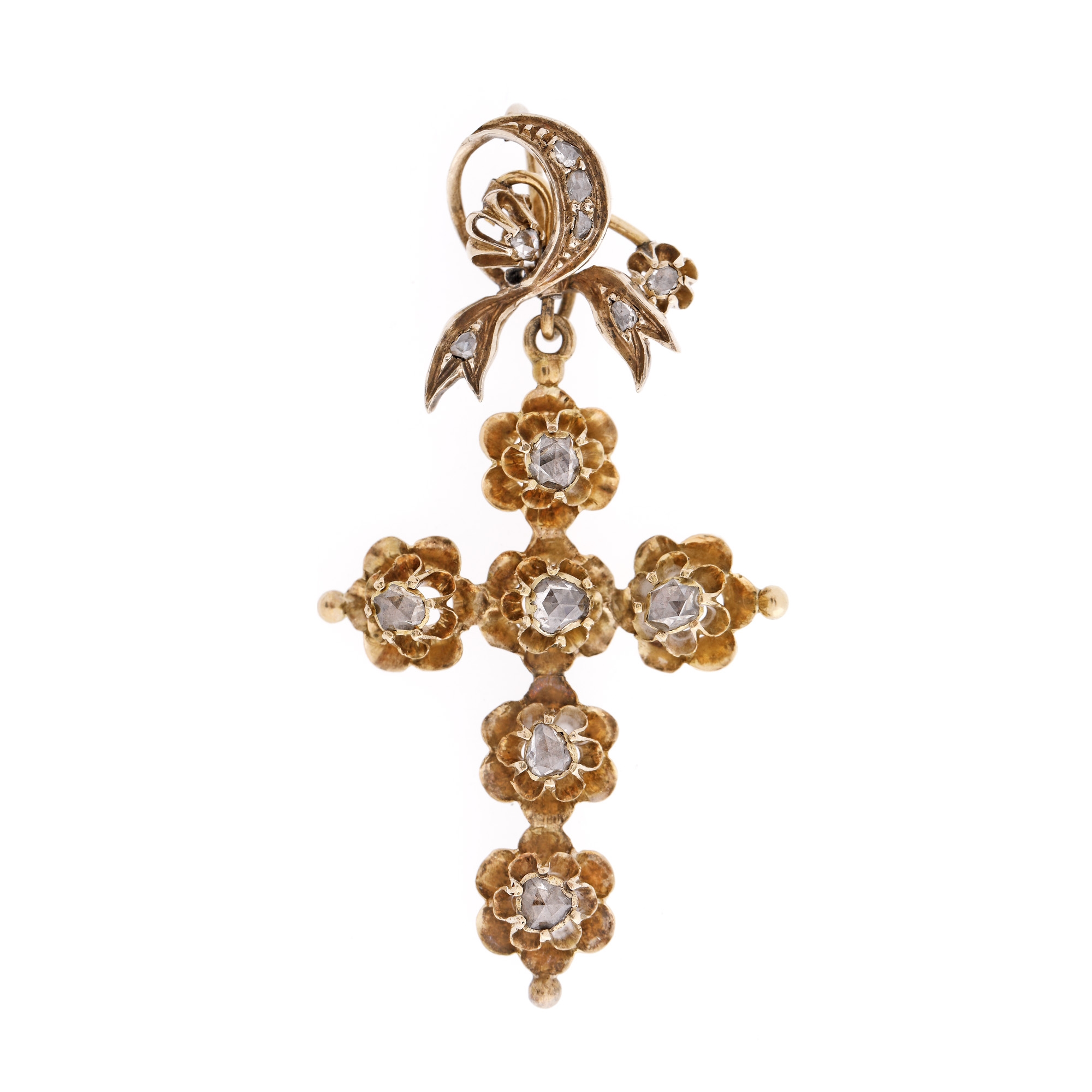 Gold pendant, decorated with diamonds and anneau ribbon type