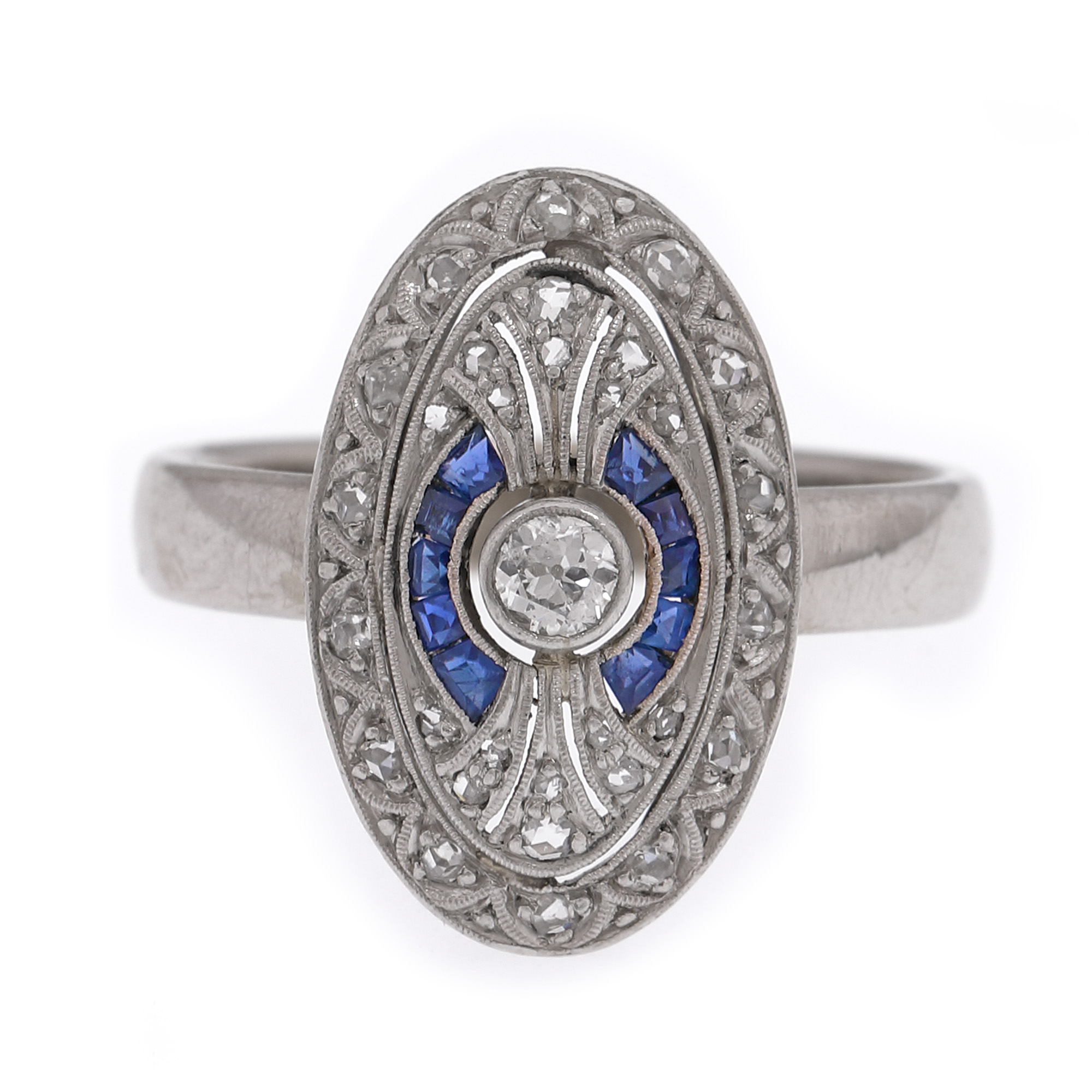 White gold ring in Art Deco manner, decorated with diamonds and sapphires