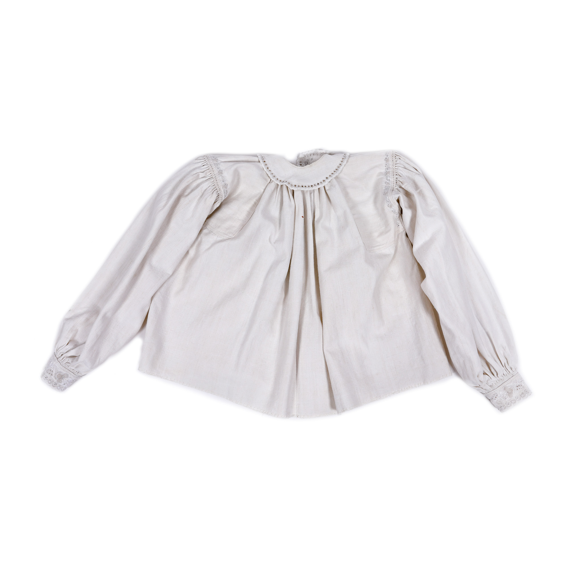 Spăcel (ie) din zona Aradului, cu broderie manuală pe pânză de casă și nasturi de sticlă, prima jumătate a sec. XX