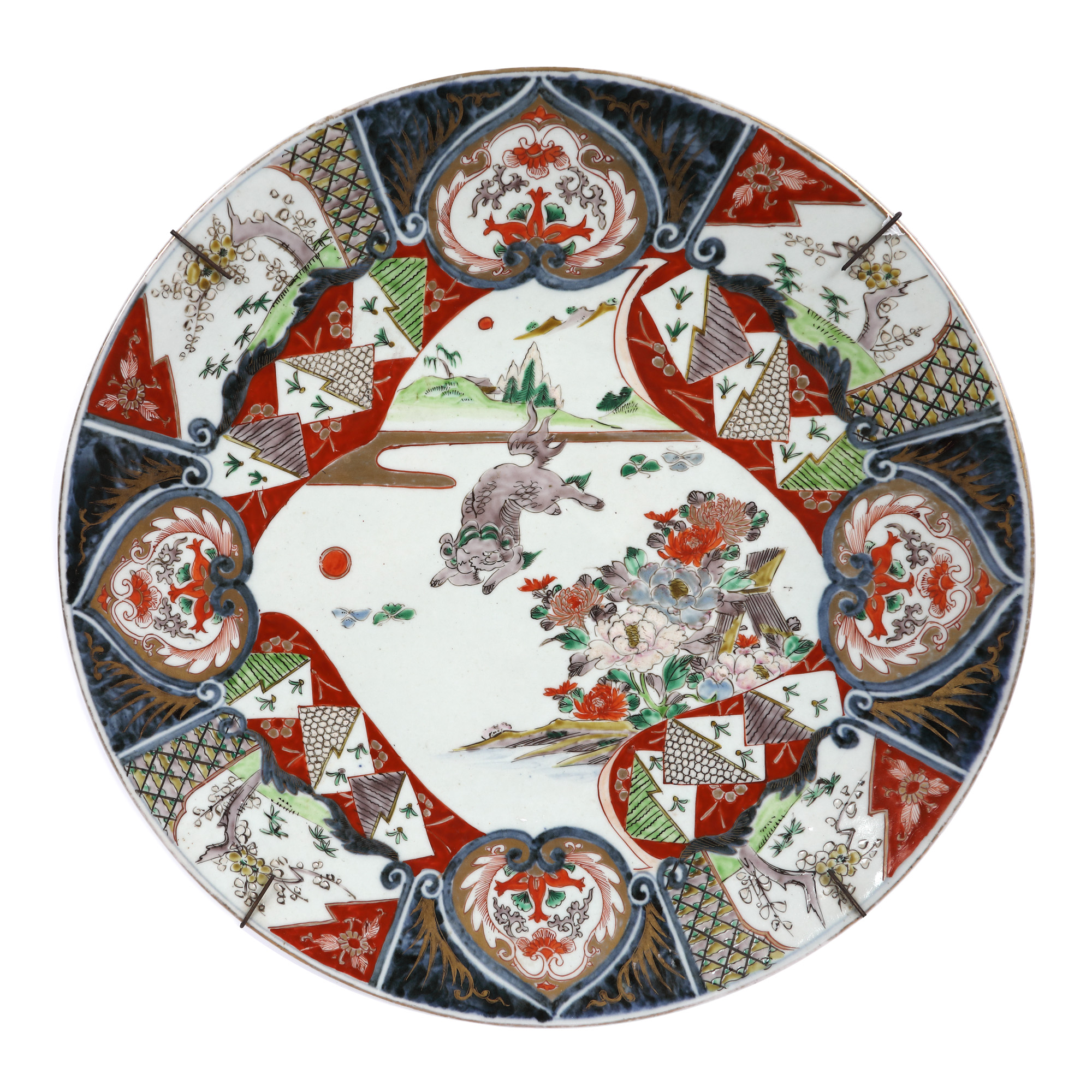 Porcelain plate, of impressive dimensions, decorated with Foo dogs and chrysanthemums, Qing dynasty period, China, second half of the 19th century