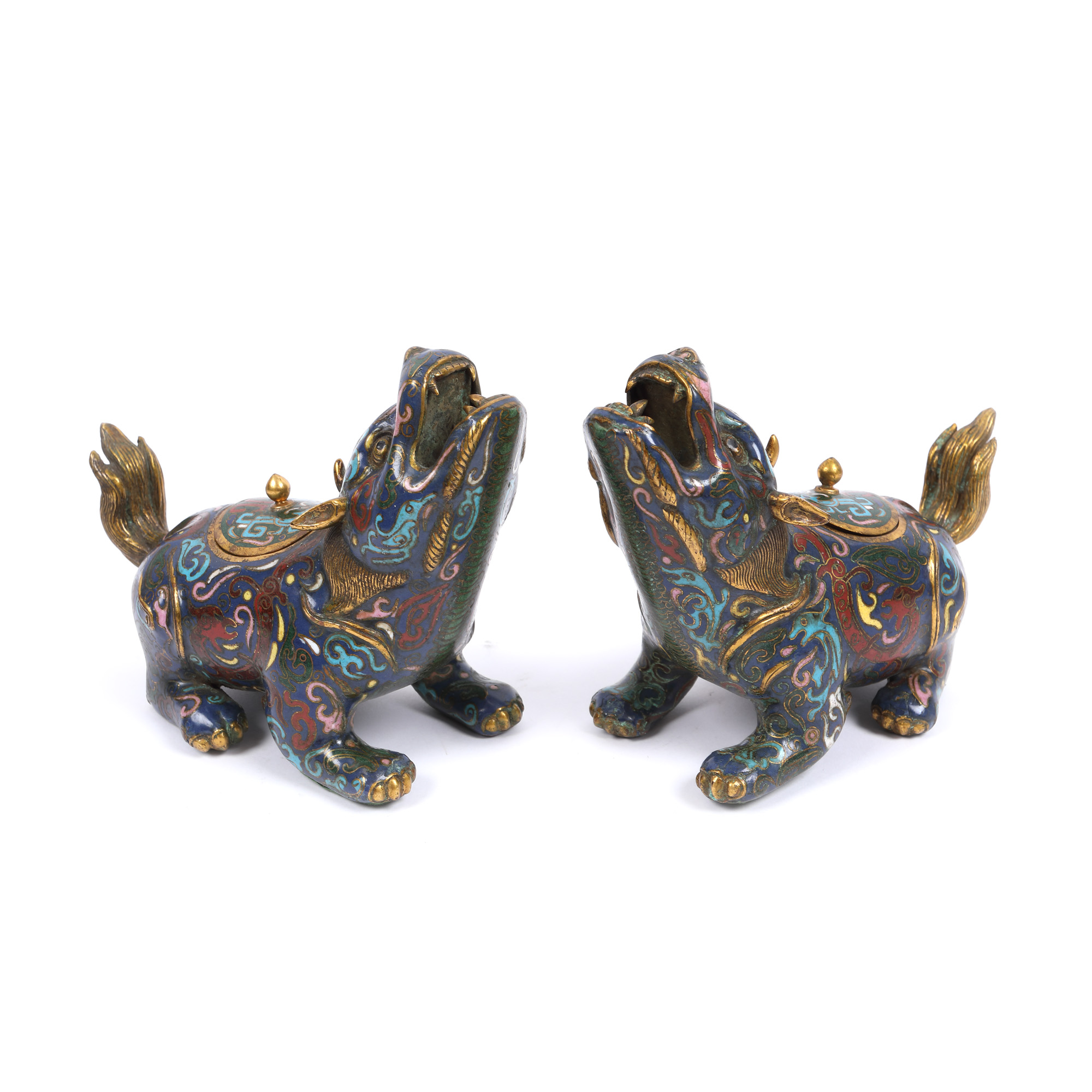 Pereche de vase de ars mirodenii, în forma unor câini Foo, în tehnica cloisonné, perioada dinastiei Qing, China, sfâșitul sec. XIX