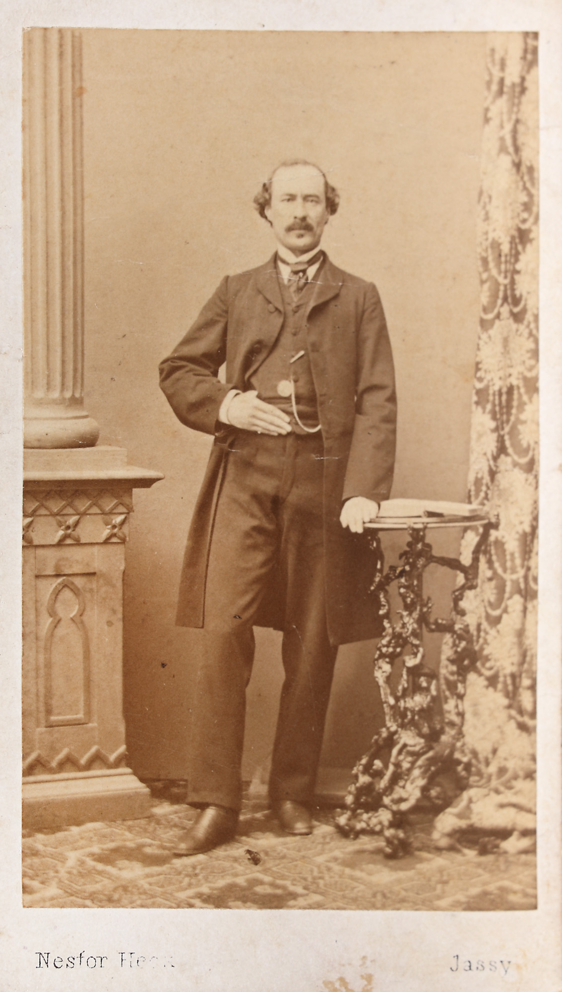 Fotografie ilustrându-l pe Dimitrie Bolintineanu, Iași, cca. 1860, piesă rară