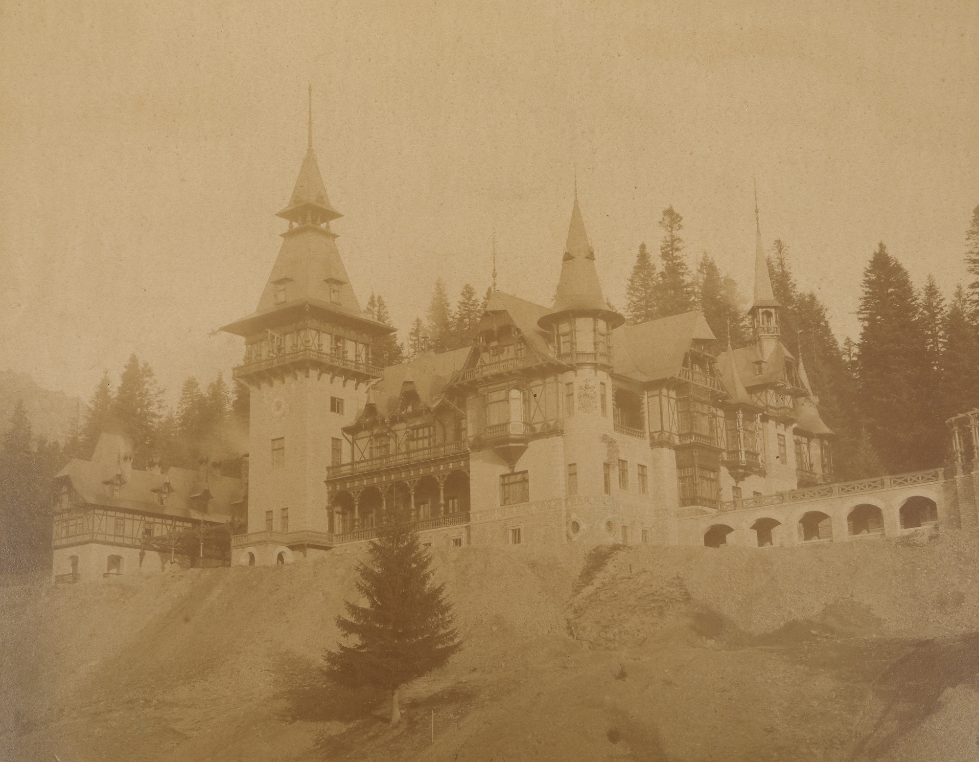 Fotografie ilustrând Castelul Peleș, Sinaia, cca. 1915