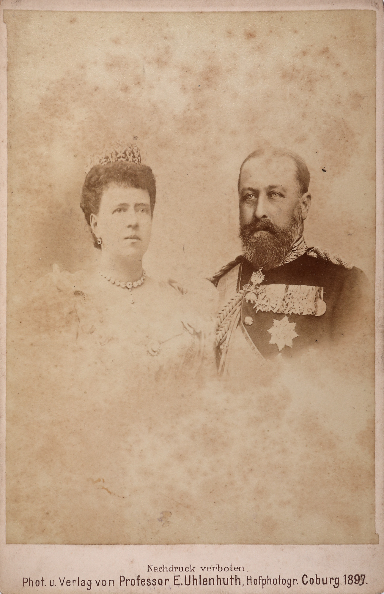 Fotografie ilustrându-i pe părinții Reginei Maria, Ducesa Maria Alexandrovna a Rusiei și Ducele Alfred de Saxa-Coburg și Gotha, atelier fotografic Professor E. Uhlenhuth, Coburg, Germania, 1879