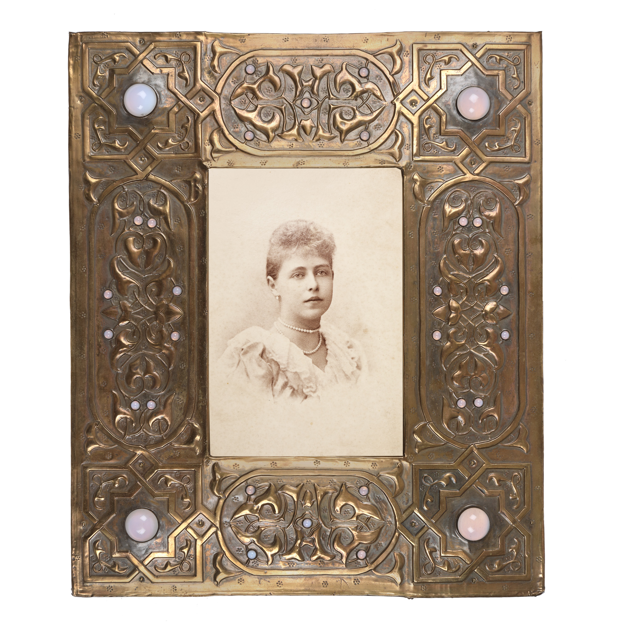 Fotografie ilustrând-o pe Principesa Maria, cca. 1900, într-o frumoasă ramă Art Nouveau