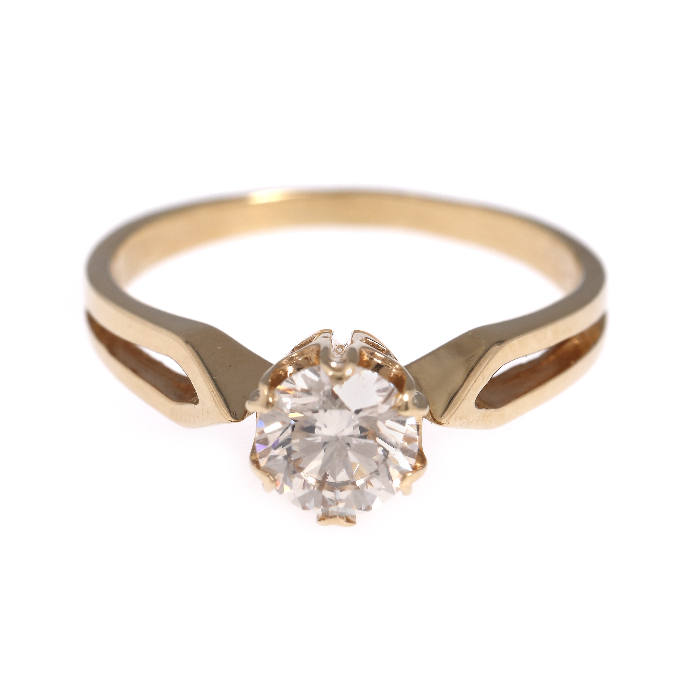 Gold ring, decorated with solitaire diamond
