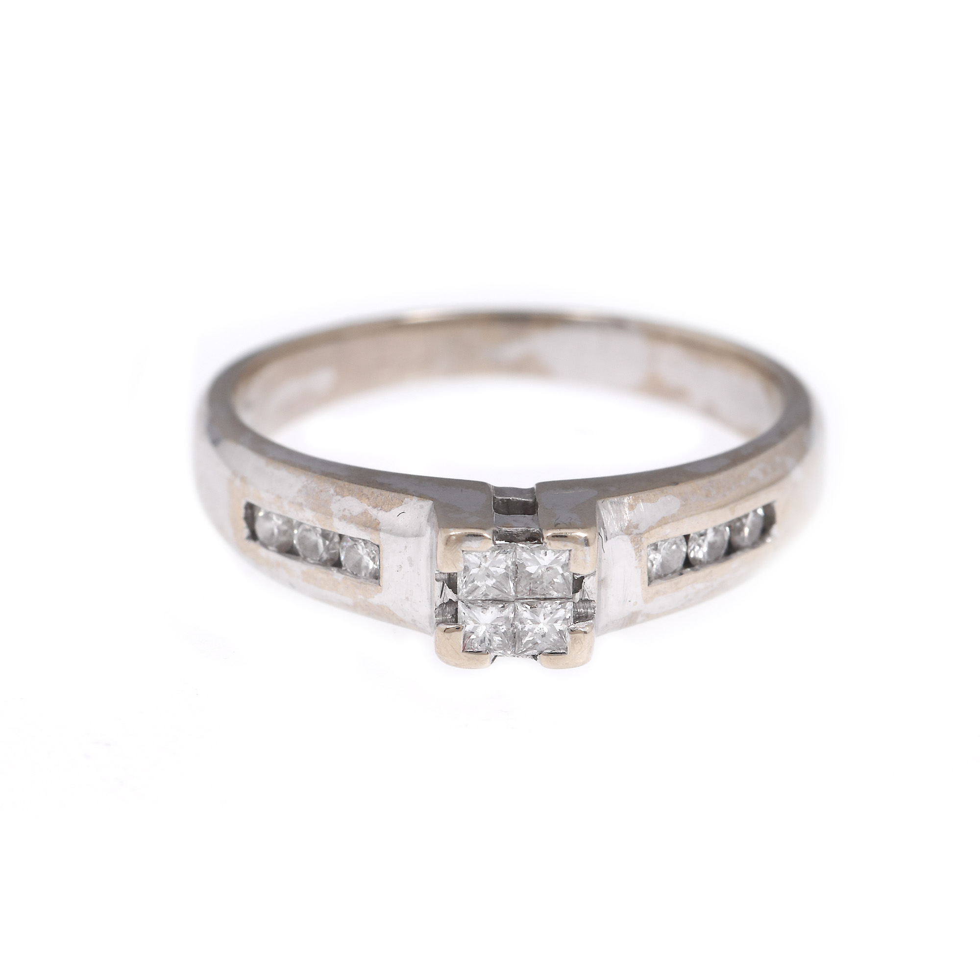 Ring, white gold, decorated with diamonds