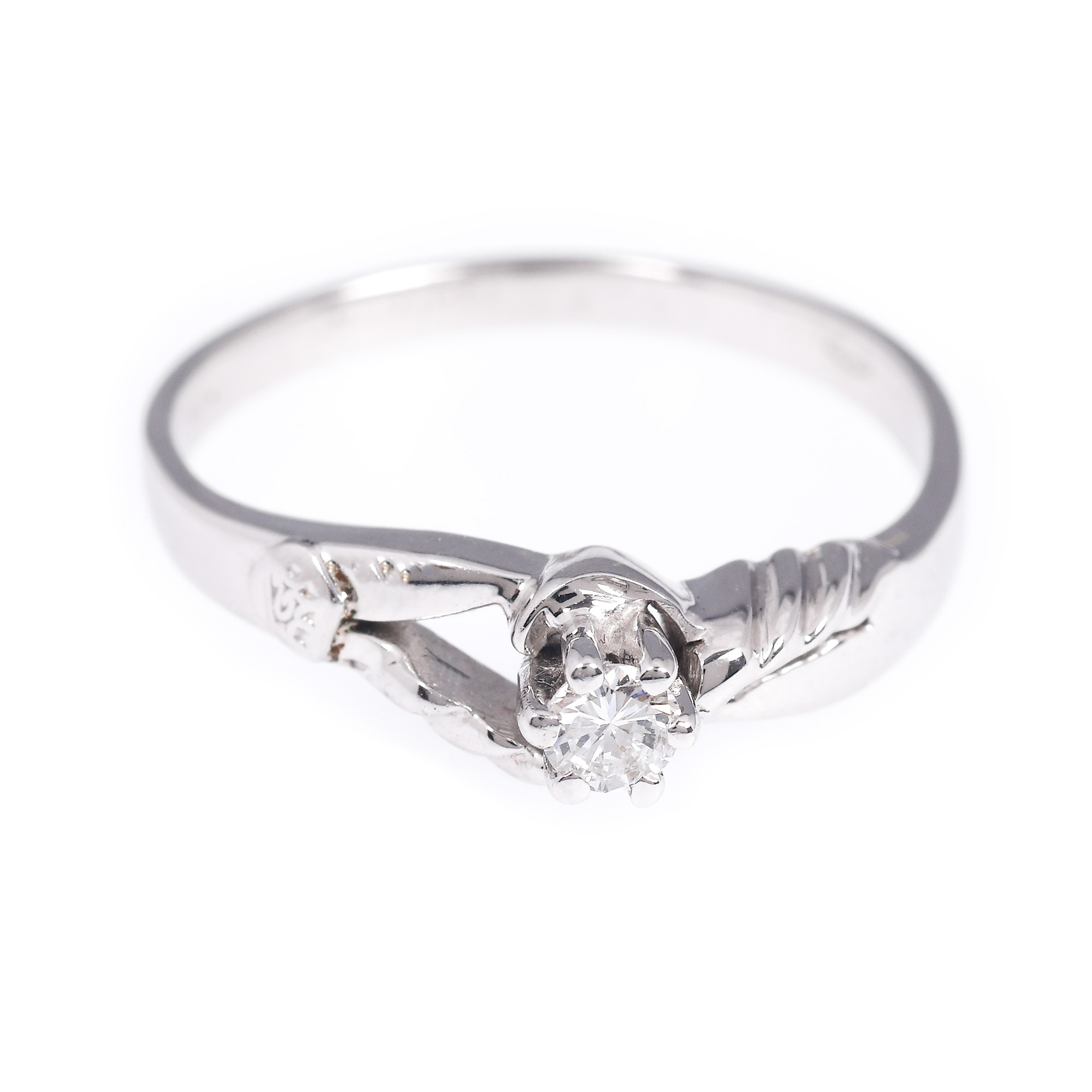 Inel din aur alb, decorat cu diamante solitaire