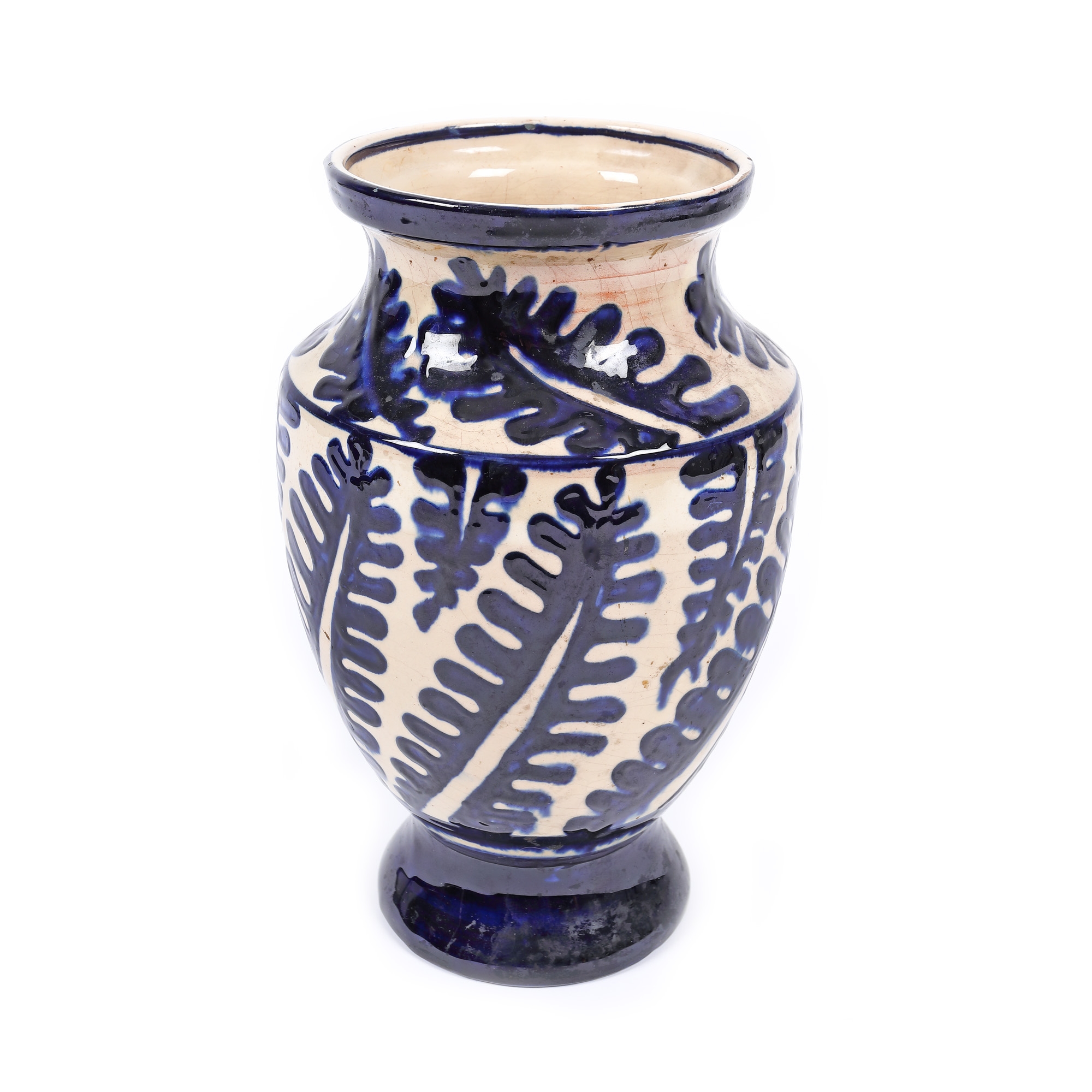 Vase decorated with oak leaves, Tompa brothers workshop, the first half of the 20th century
