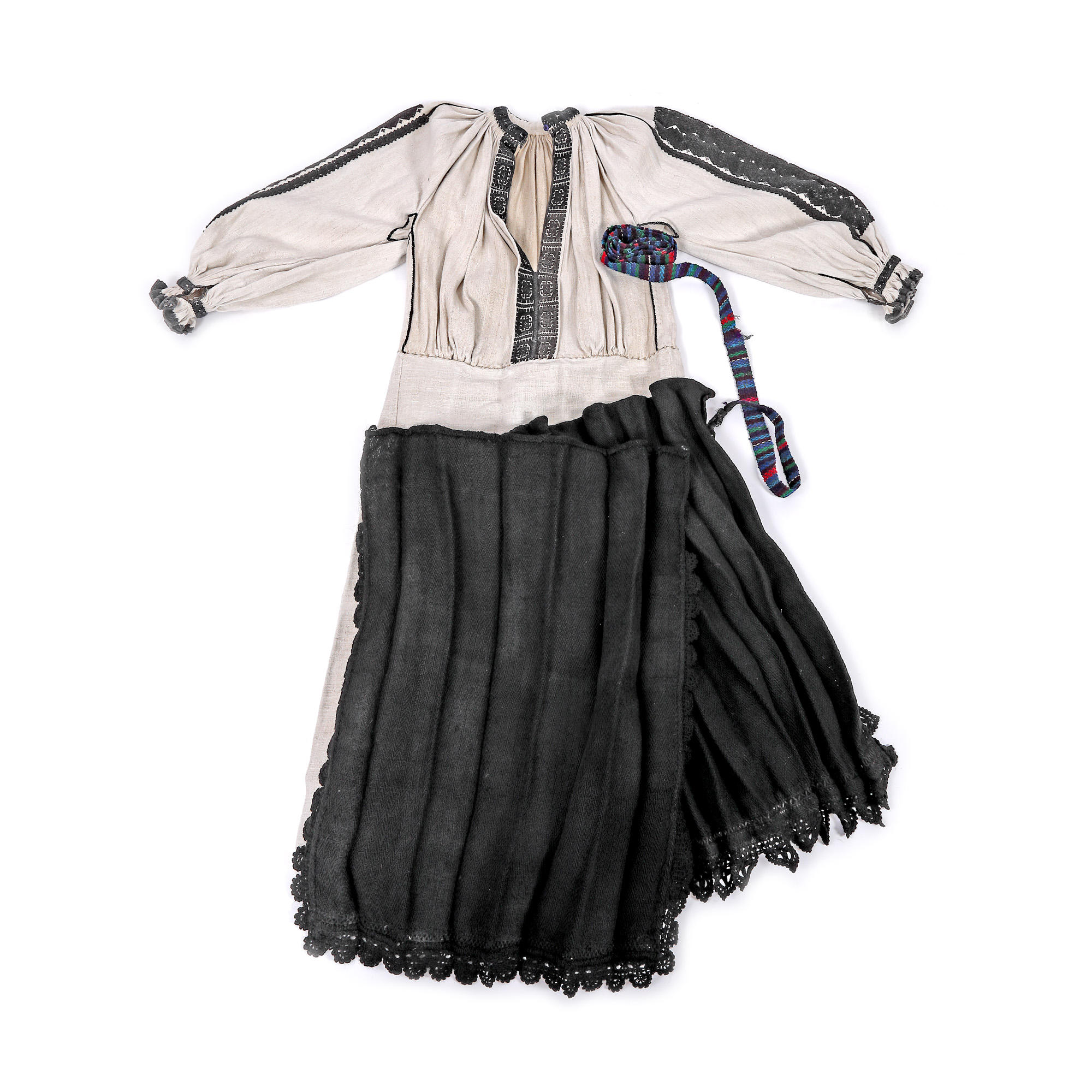 Folk costume consisting of shirt, two aprons and girdle, Pădureni area, end of the 19th century-beginning of 20th century, collector's item