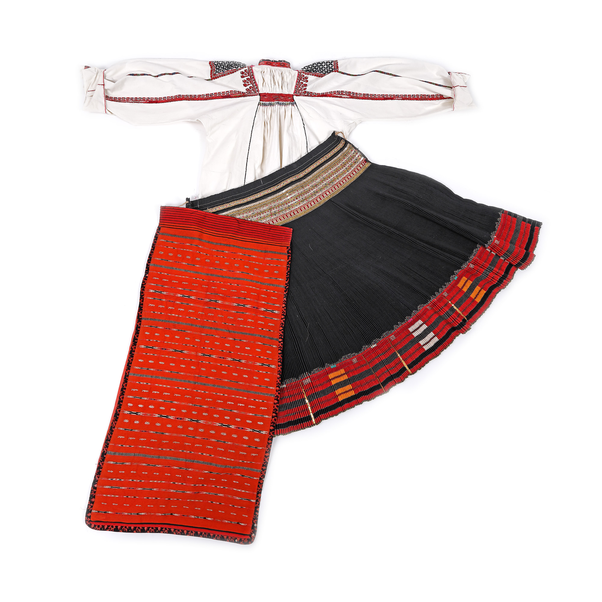 Folk costume, made up of ie (embroidered blouse), skirts and vâlnic (traditional skirt apron from Oltenia), Bulgarian minority from Dudeștii Vechi, Banat, , beginning of the 20th century, museum piece 