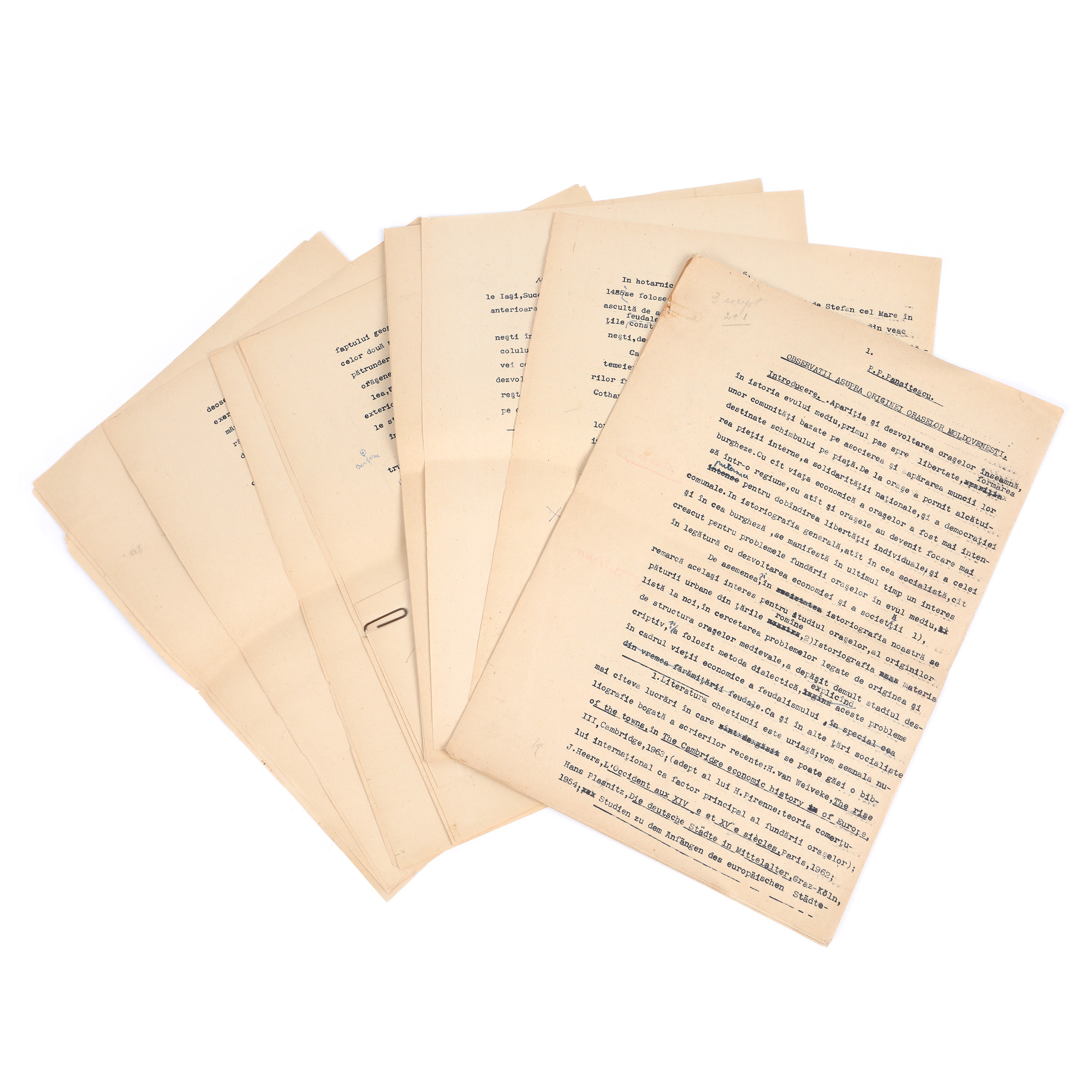 Manuscris ”Observații asupra originei orașelor moldovenești”, de Petre P. Panaitescu, cu însemnări olografe (21 file)