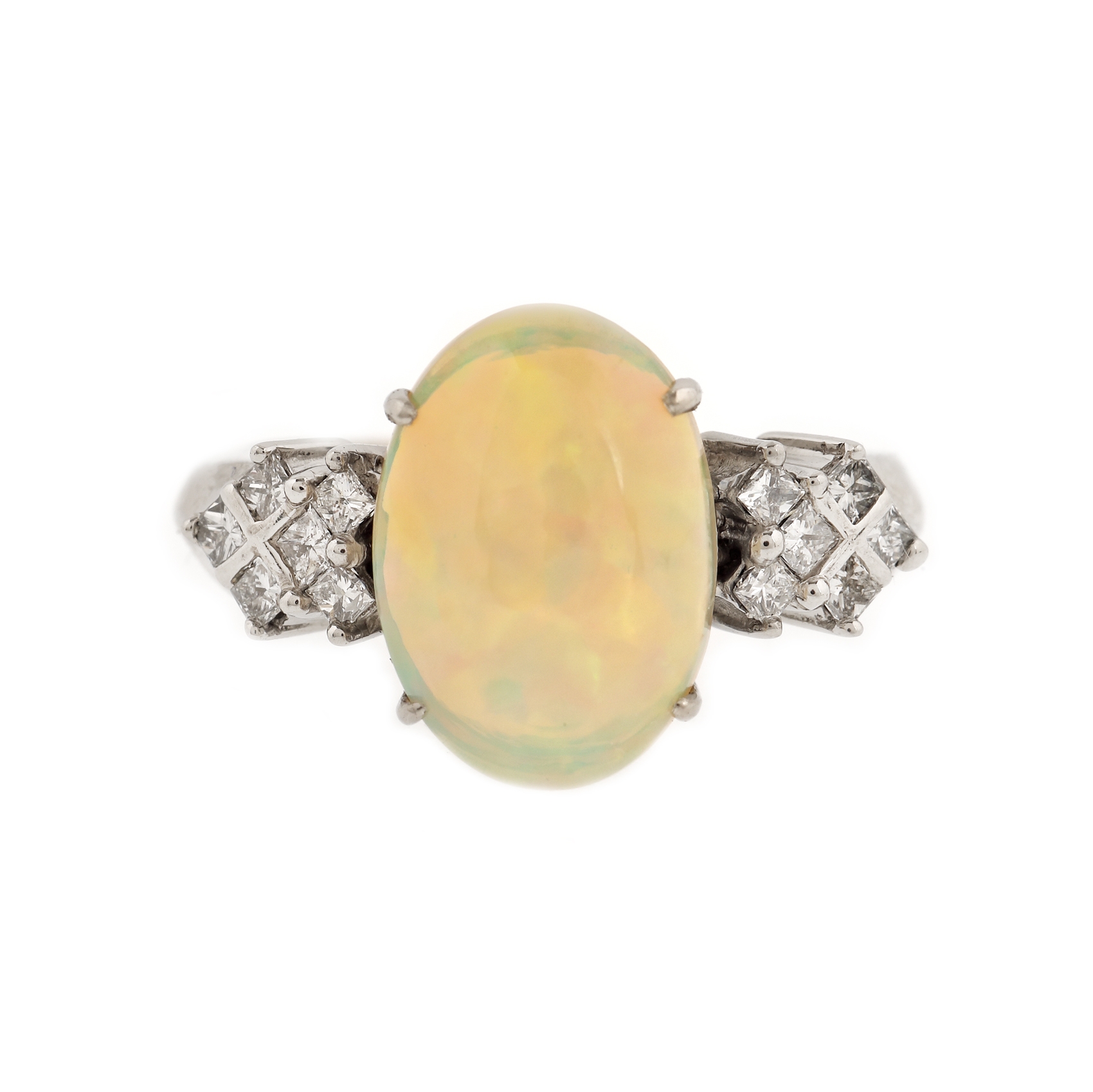 Inel Harr&Jacobs din aur alb, decorat central cu opal anturat de diamante, în cutia originală, însoțit de certificat de proveniență