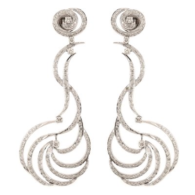 Pereche de cercei din aur alb, ornată cu multitudine de diamante briliante