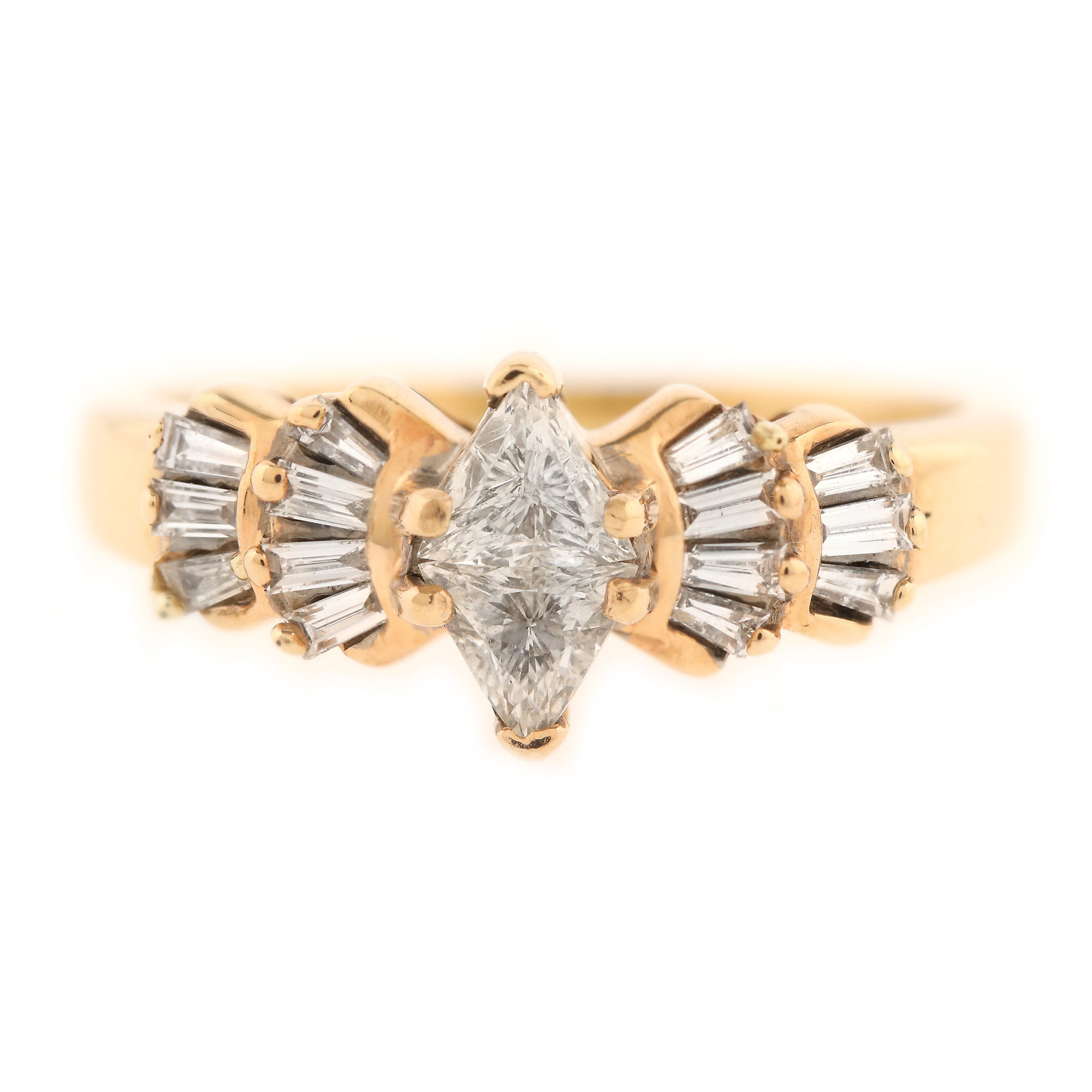 Inel din aur, de inspirație Art Deco, ornat cu diamante