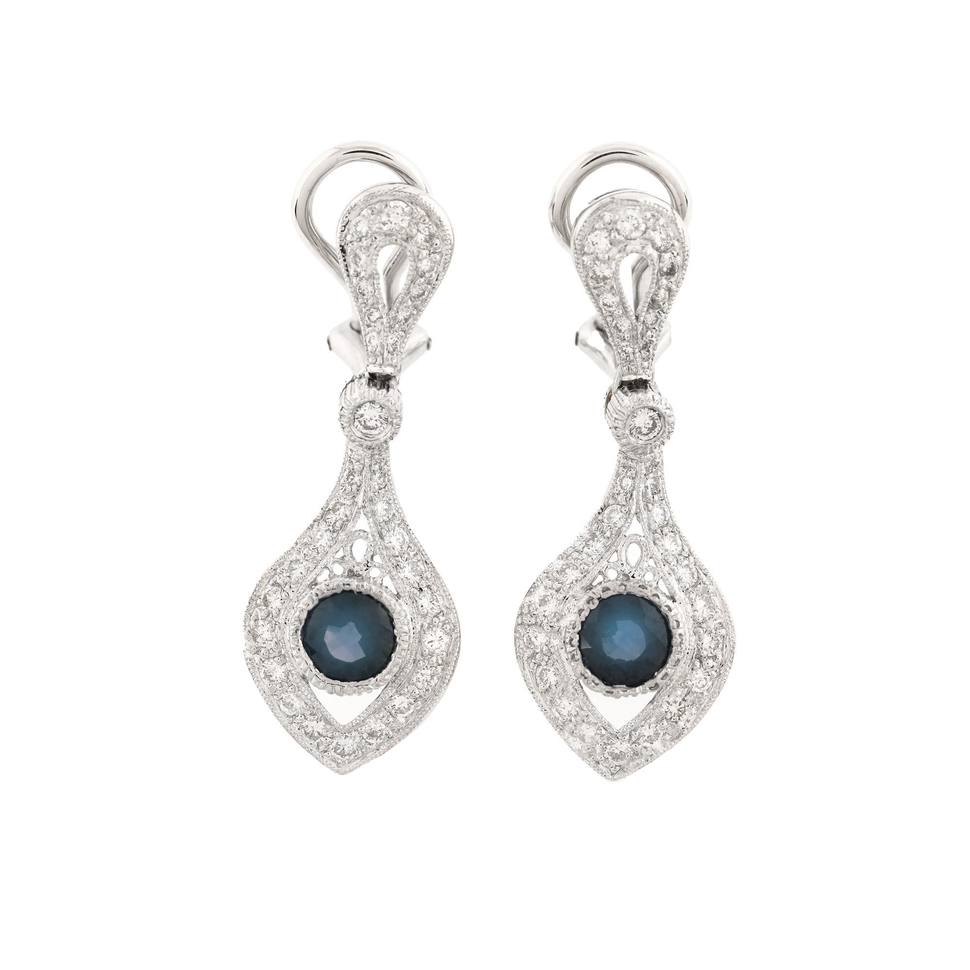 Pereche de cercei din platină, decorată cu safire și diamante